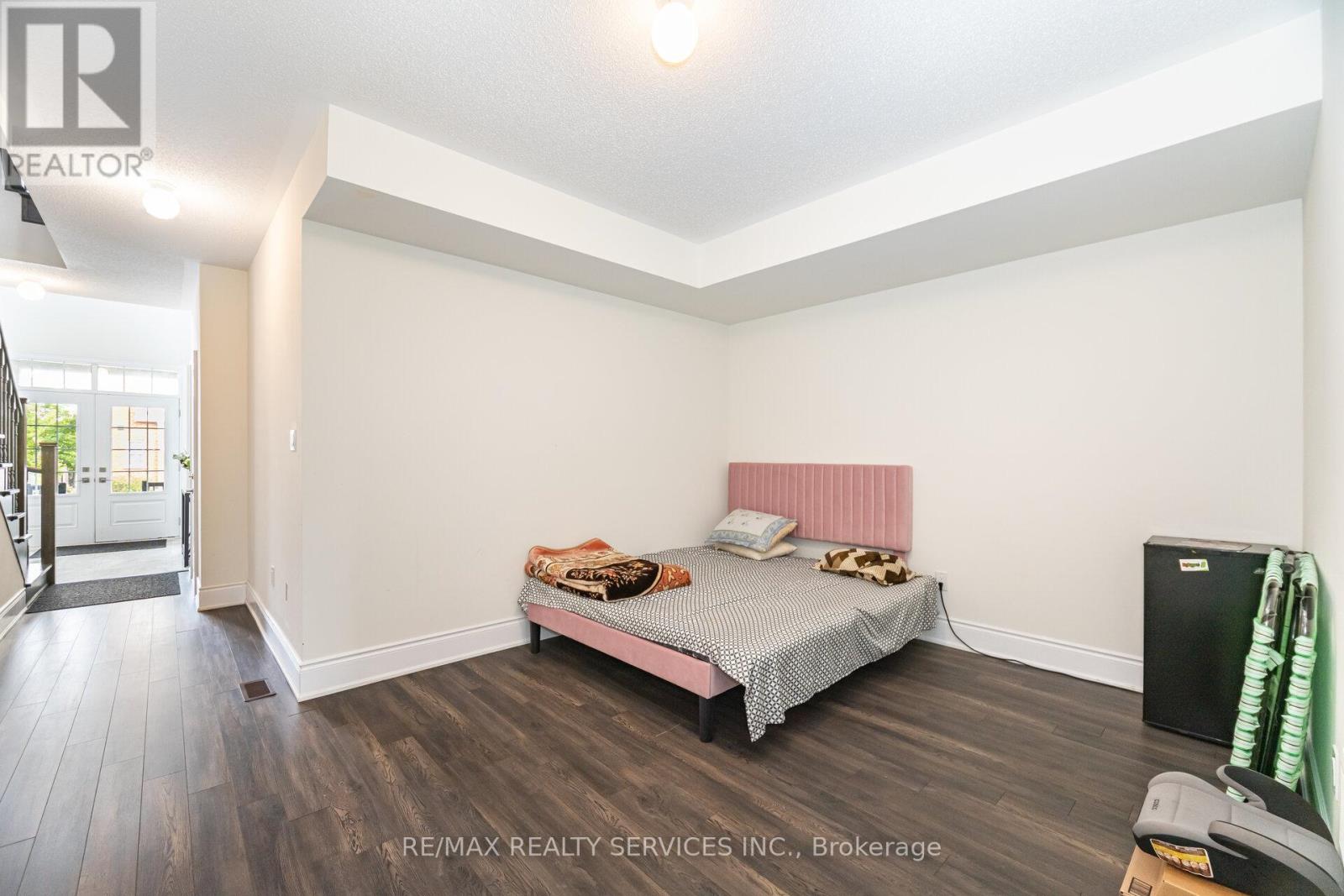 38 Foxsparrow Road, Brampton, Ontario  L6V 3P5 - Photo 8 - W12421397