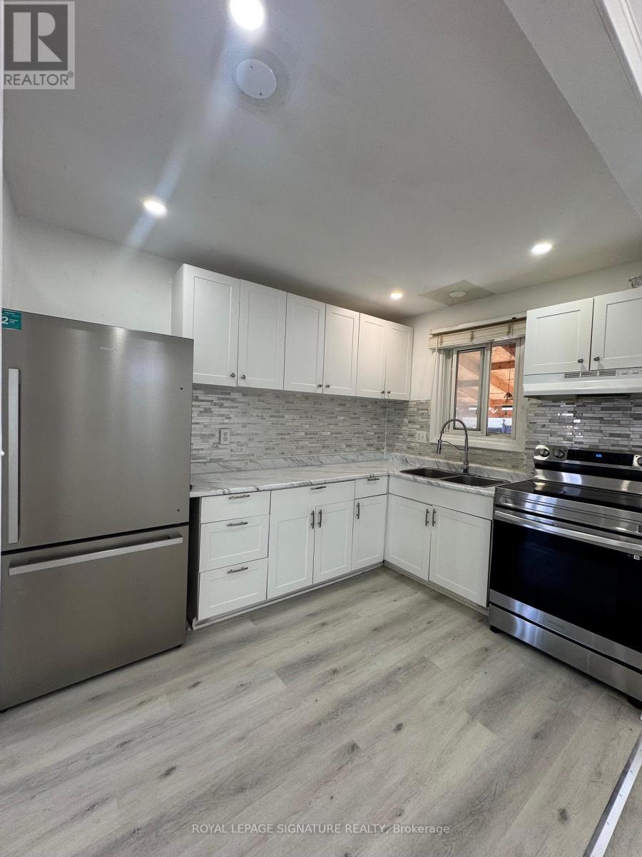 10 Heatherside Court, Brampton, Ontario  L6S 1N9 - Photo 3 - W12421414