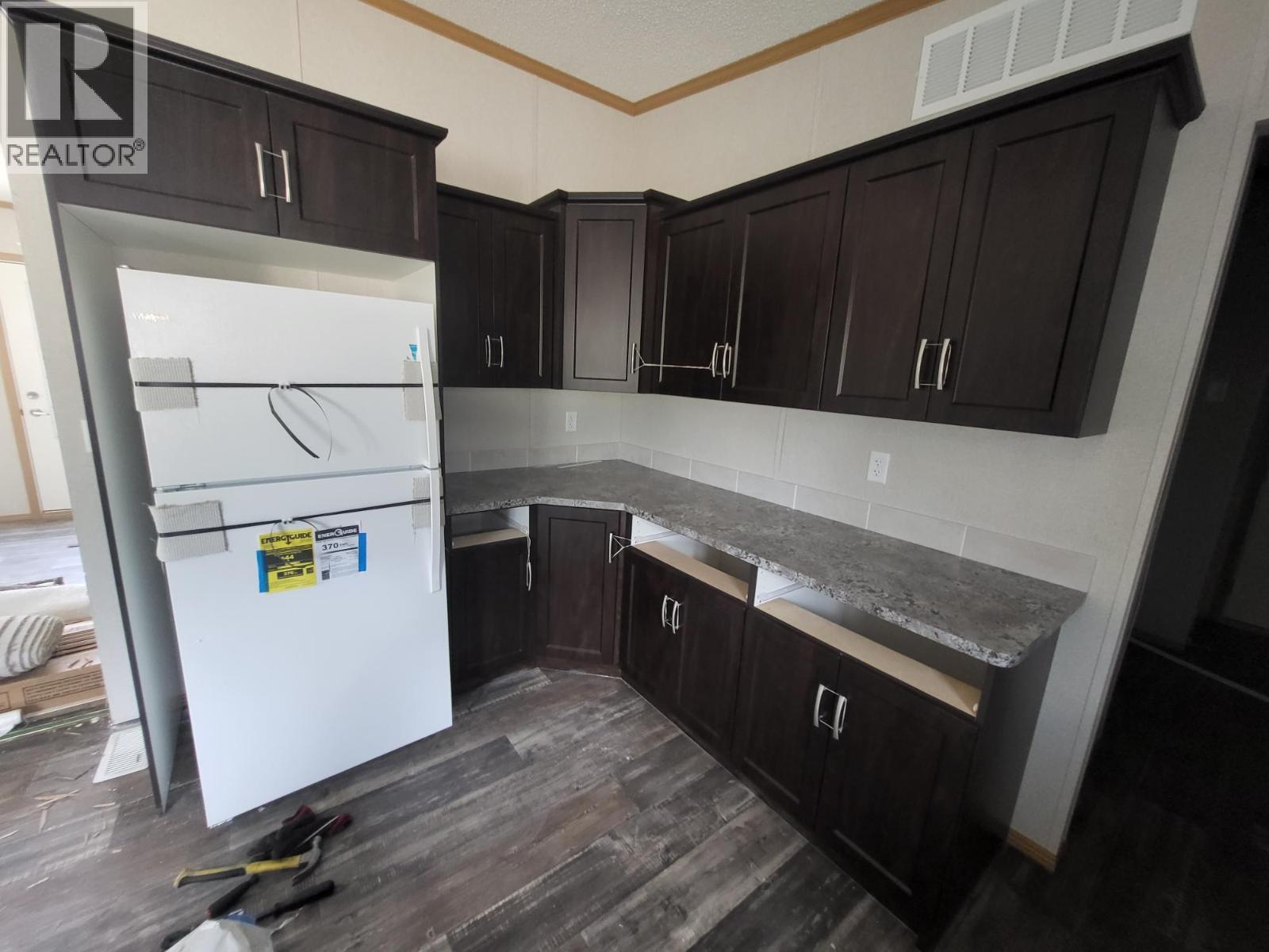 29 Wilderness Heights Drive, Elkford, British Columbia  V0B 1H0 - Photo 4 - 2479661