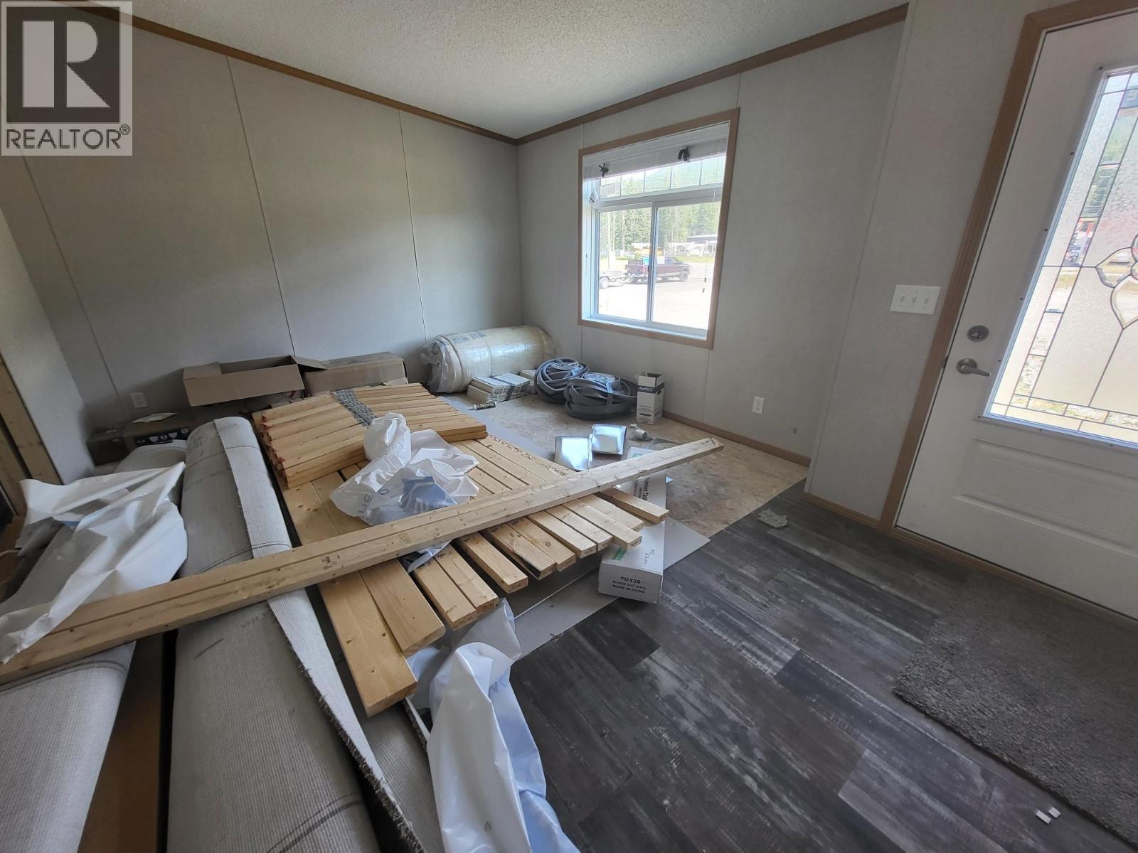 29 Wilderness Heights Drive, Elkford, British Columbia  V0B 1H0 - Photo 7 - 2479661