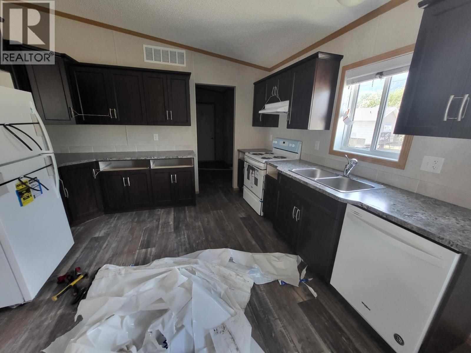 29 Wilderness Heights Drive, Elkford, British Columbia  V0B 1H0 - Photo 6 - 2479661