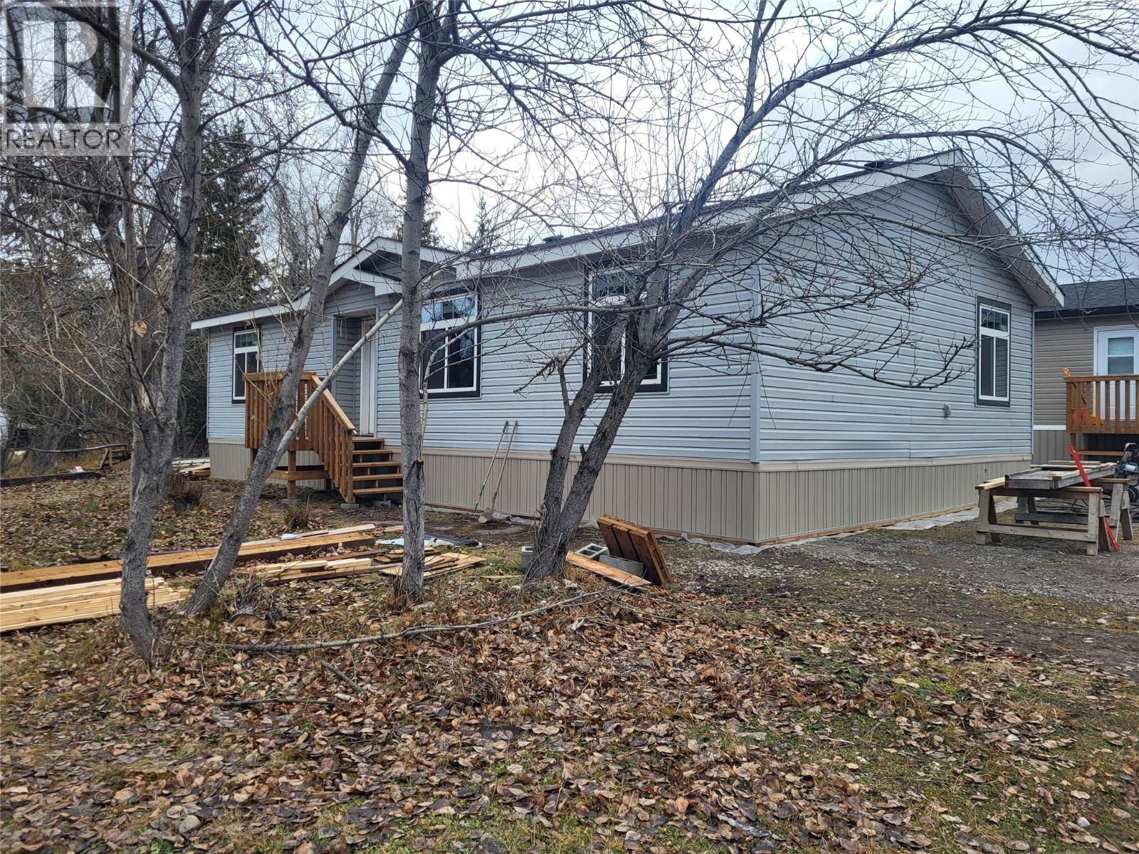 29 Wilderness Heights Drive, Elkford, British Columbia  V0B 1H0 - Photo 2 - 2479661