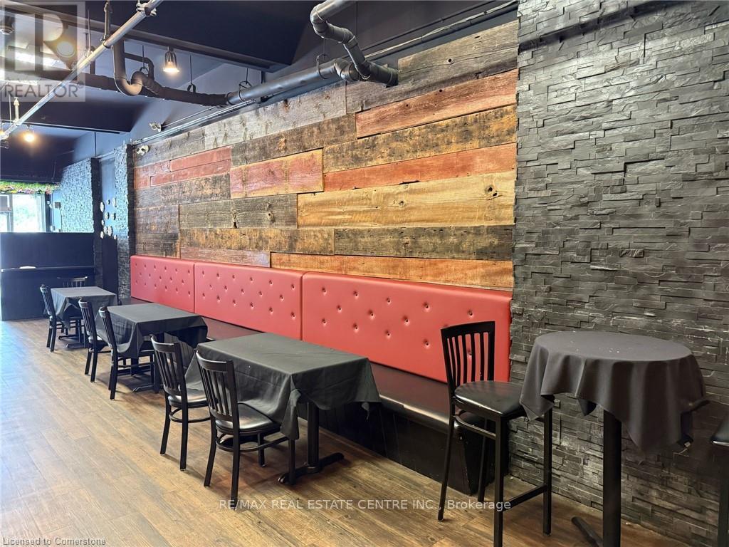 179 King Street W, Kitchener, Ontario  N2G 1A7 - Photo 5 - X12421272