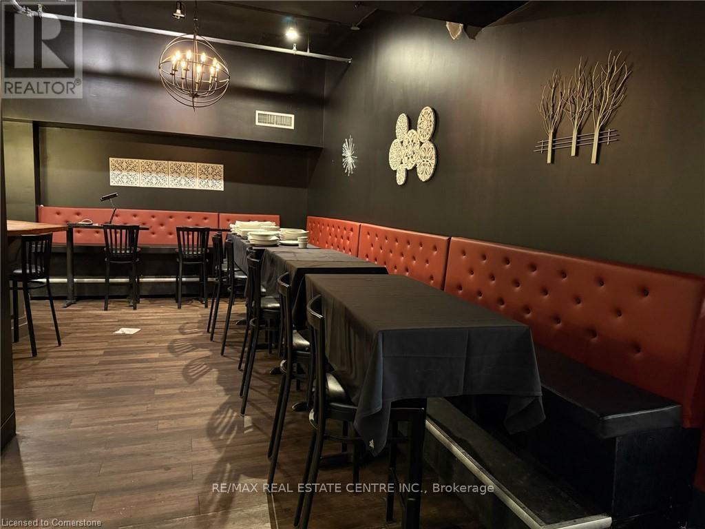 179 King Street W, Kitchener, Ontario  N2G 1A7 - Photo 8 - X12421272