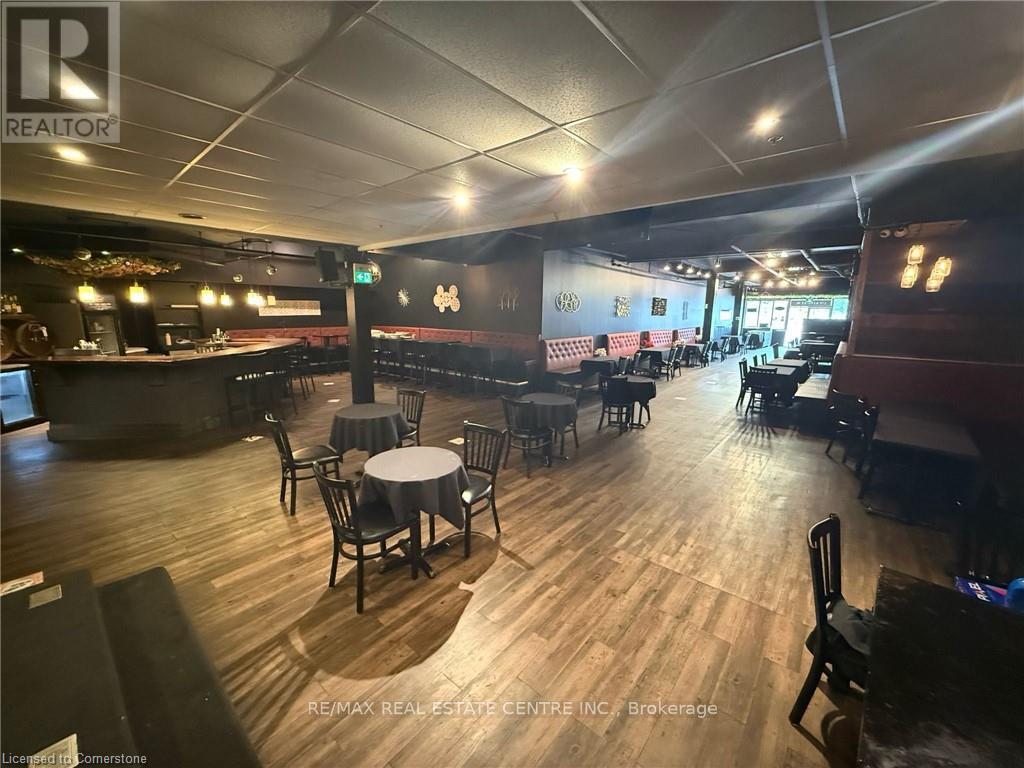 179 King Street W, Kitchener, Ontario  N2G 1A7 - Photo 9 - X12421272