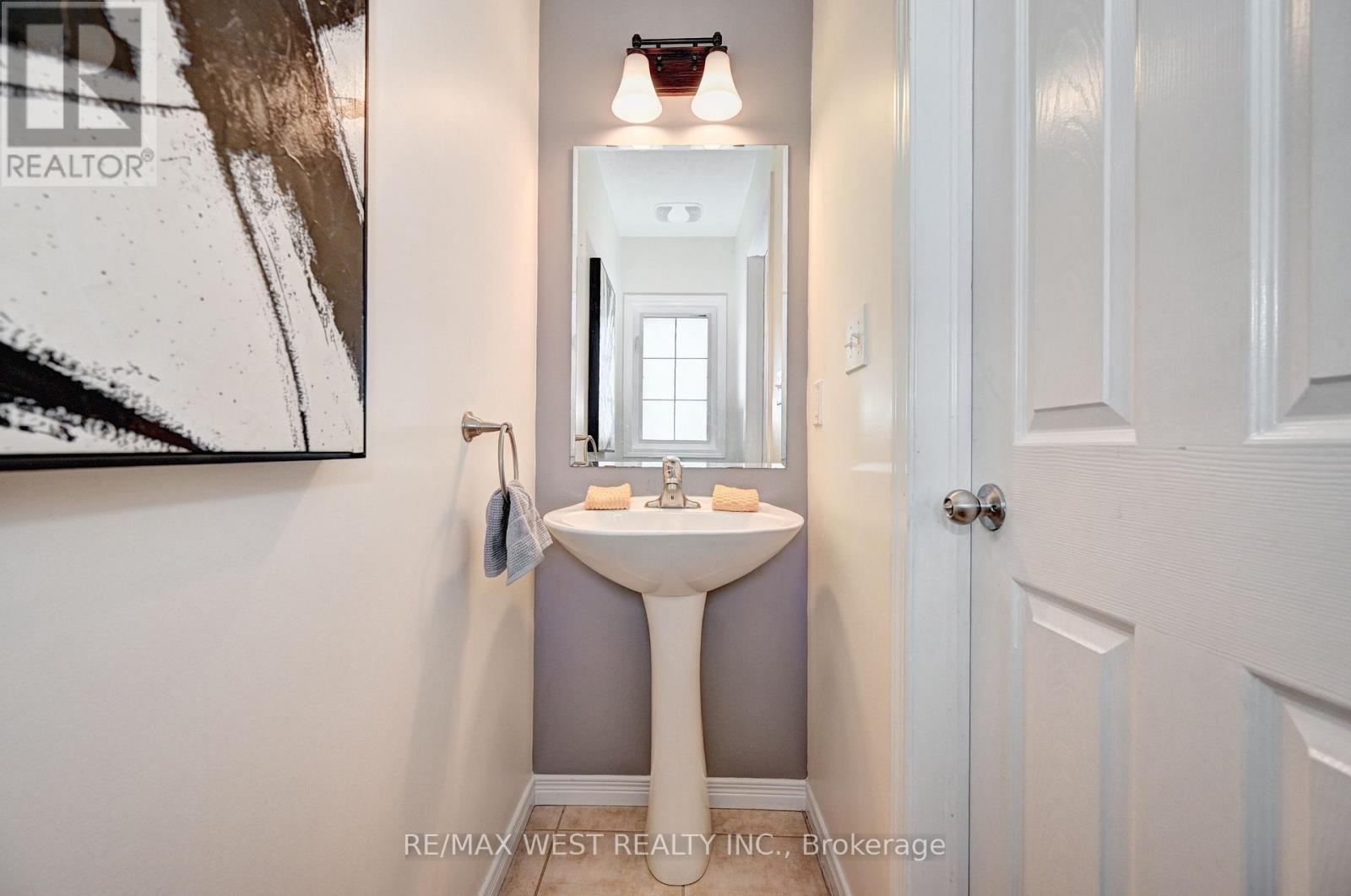 21 Machado Street, Kitchener, Ontario  N2R 0C1 - Photo 17 - X12421277
