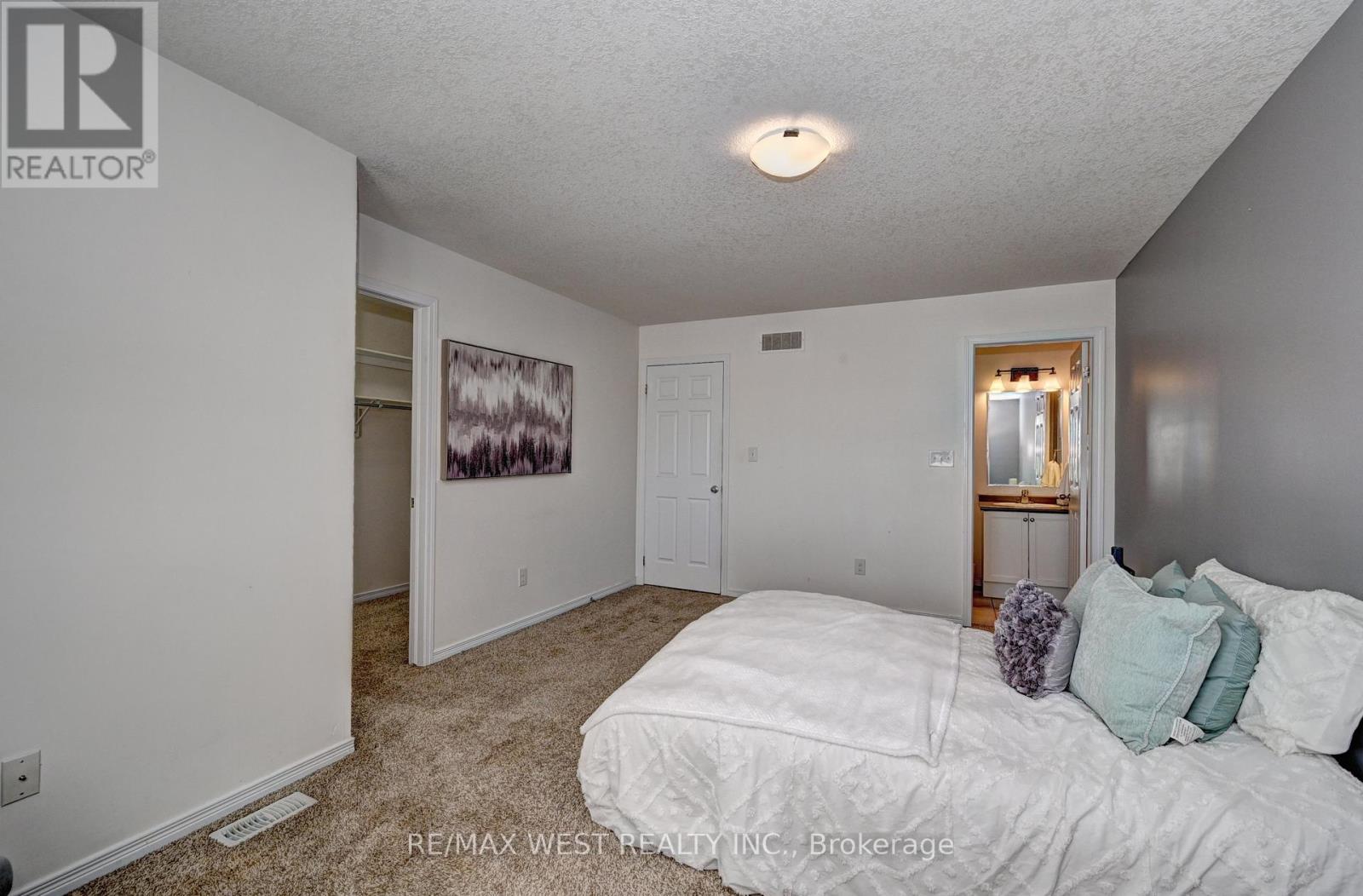 21 Machado Street, Kitchener, Ontario  N2R 0C1 - Photo 22 - X12421277