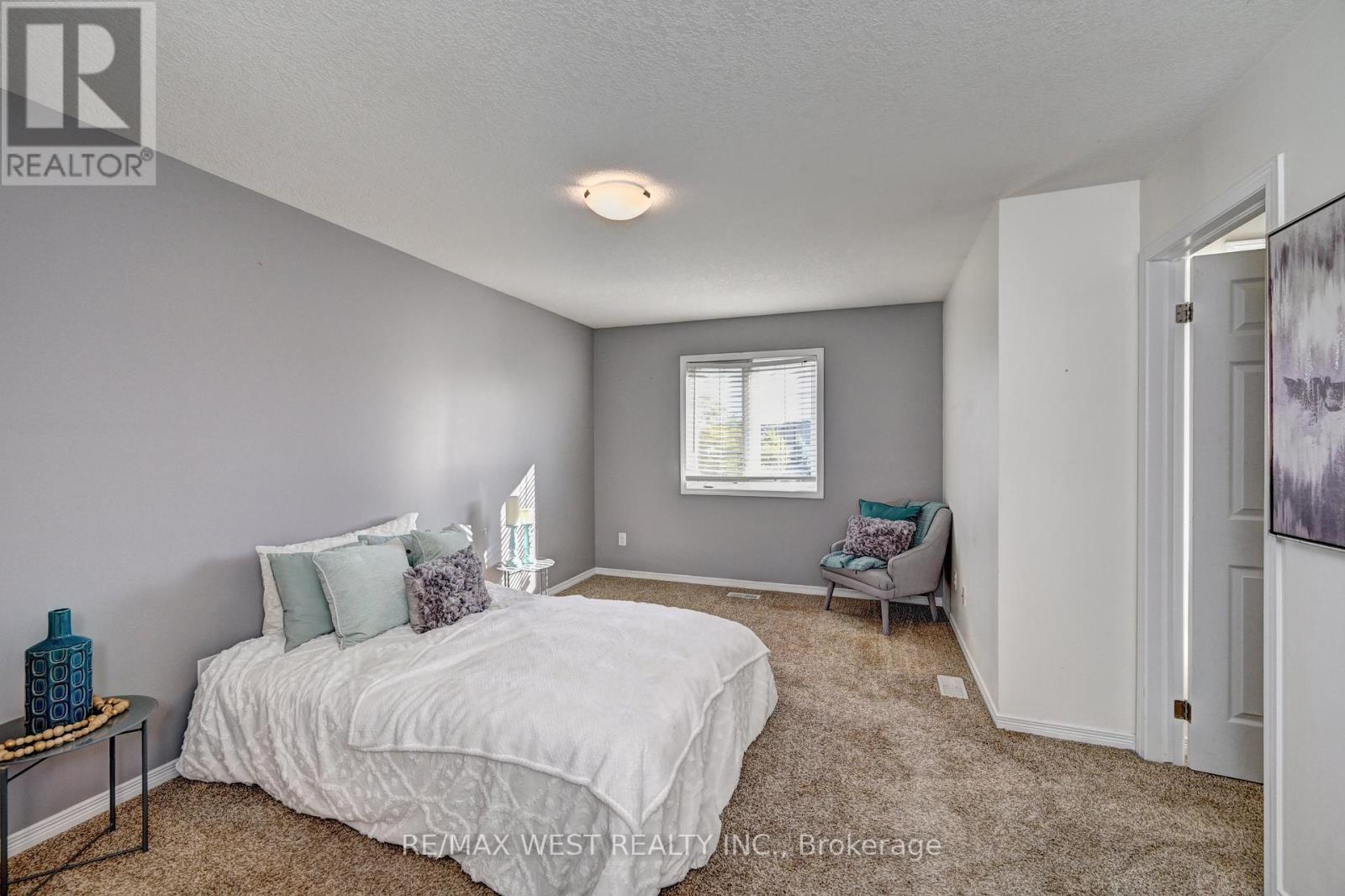 21 Machado Street, Kitchener, Ontario  N2R 0C1 - Photo 23 - X12421277