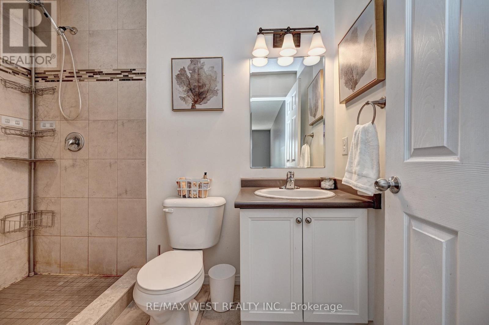 21 Machado Street, Kitchener, Ontario  N2R 0C1 - Photo 27 - X12421277