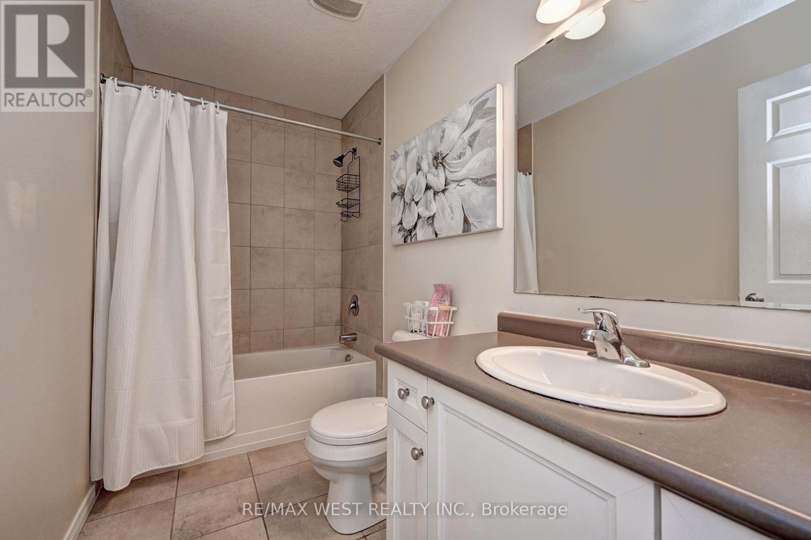 21 Machado Street, Kitchener, Ontario  N2R 0C1 - Photo 29 - X12421277