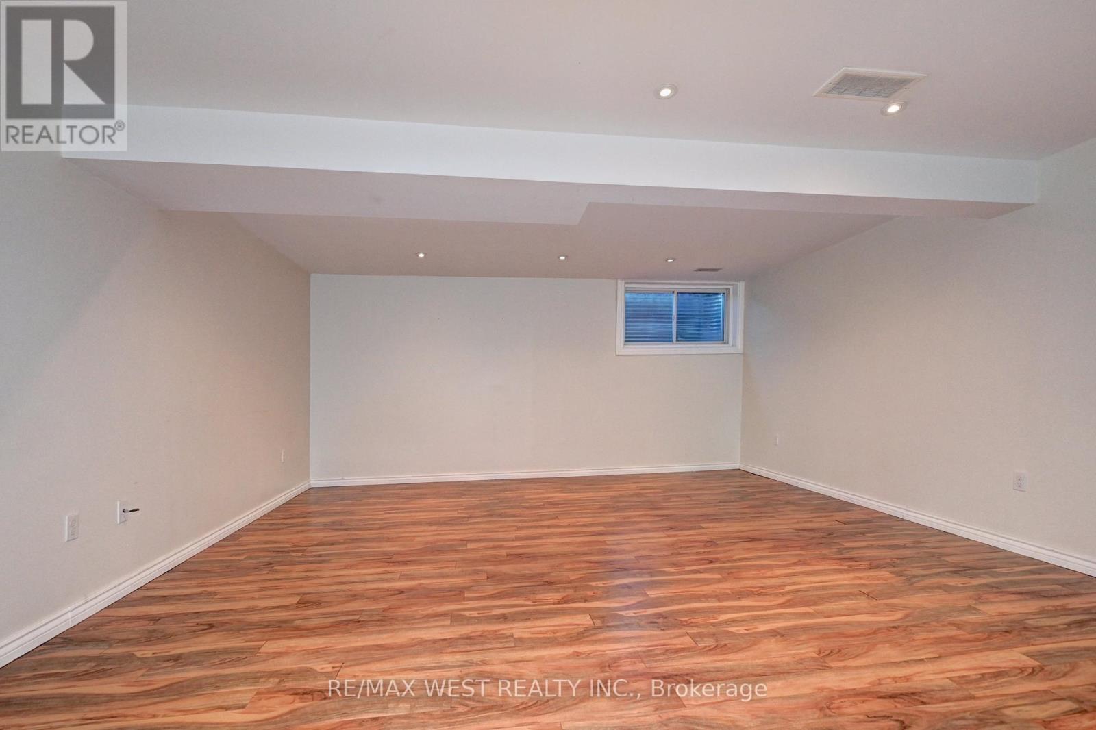 21 Machado Street, Kitchener, Ontario  N2R 0C1 - Photo 35 - X12421277