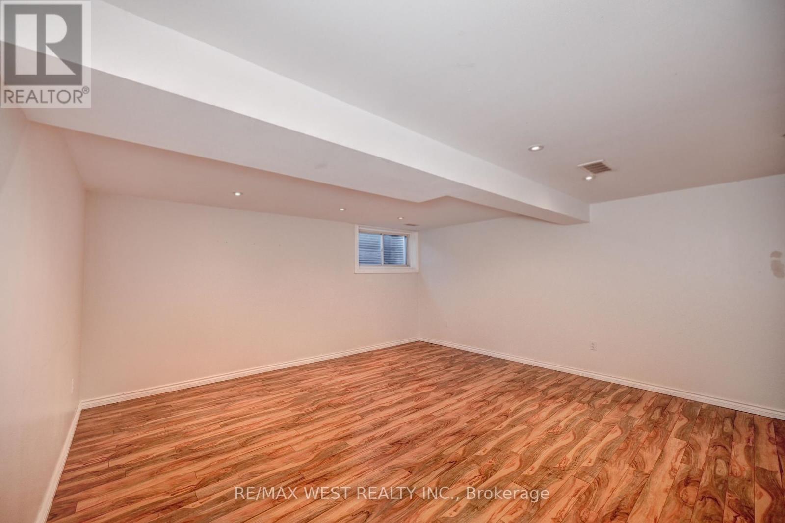 21 Machado Street, Kitchener, Ontario  N2R 0C1 - Photo 36 - X12421277