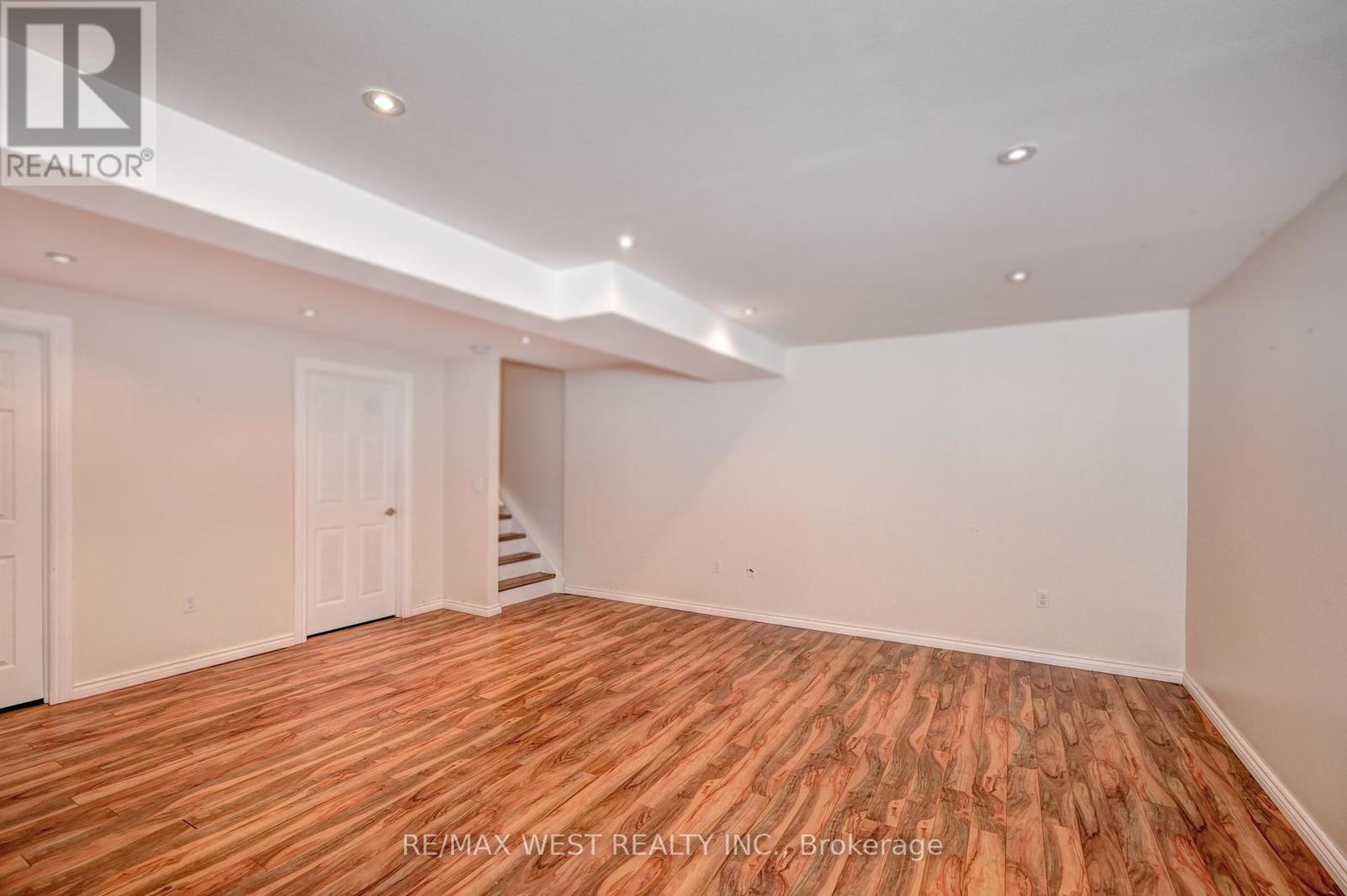 21 Machado Street, Kitchener, Ontario  N2R 0C1 - Photo 39 - X12421277