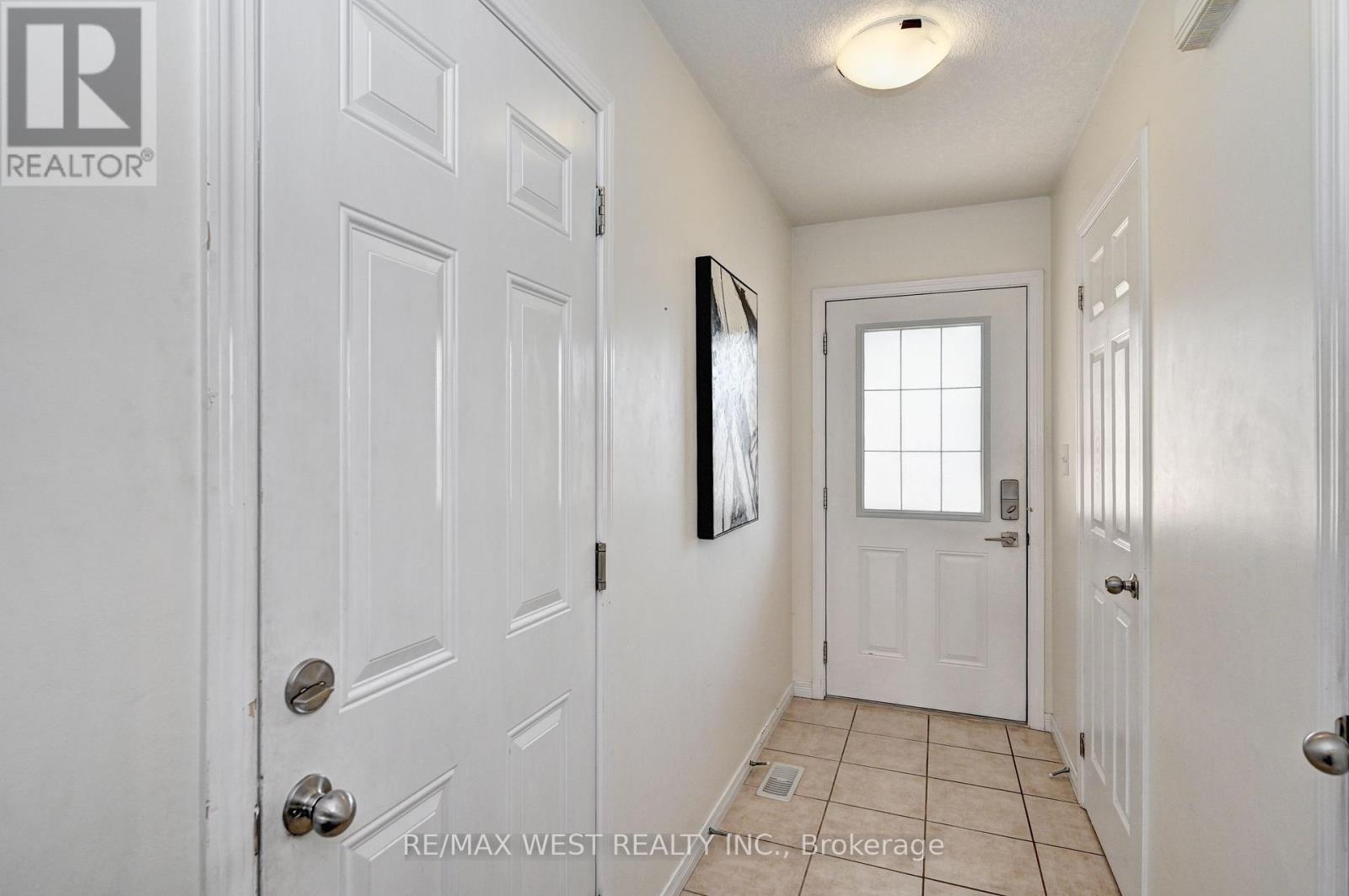 21 Machado Street, Kitchener, Ontario  N2R 0C1 - Photo 5 - X12421277