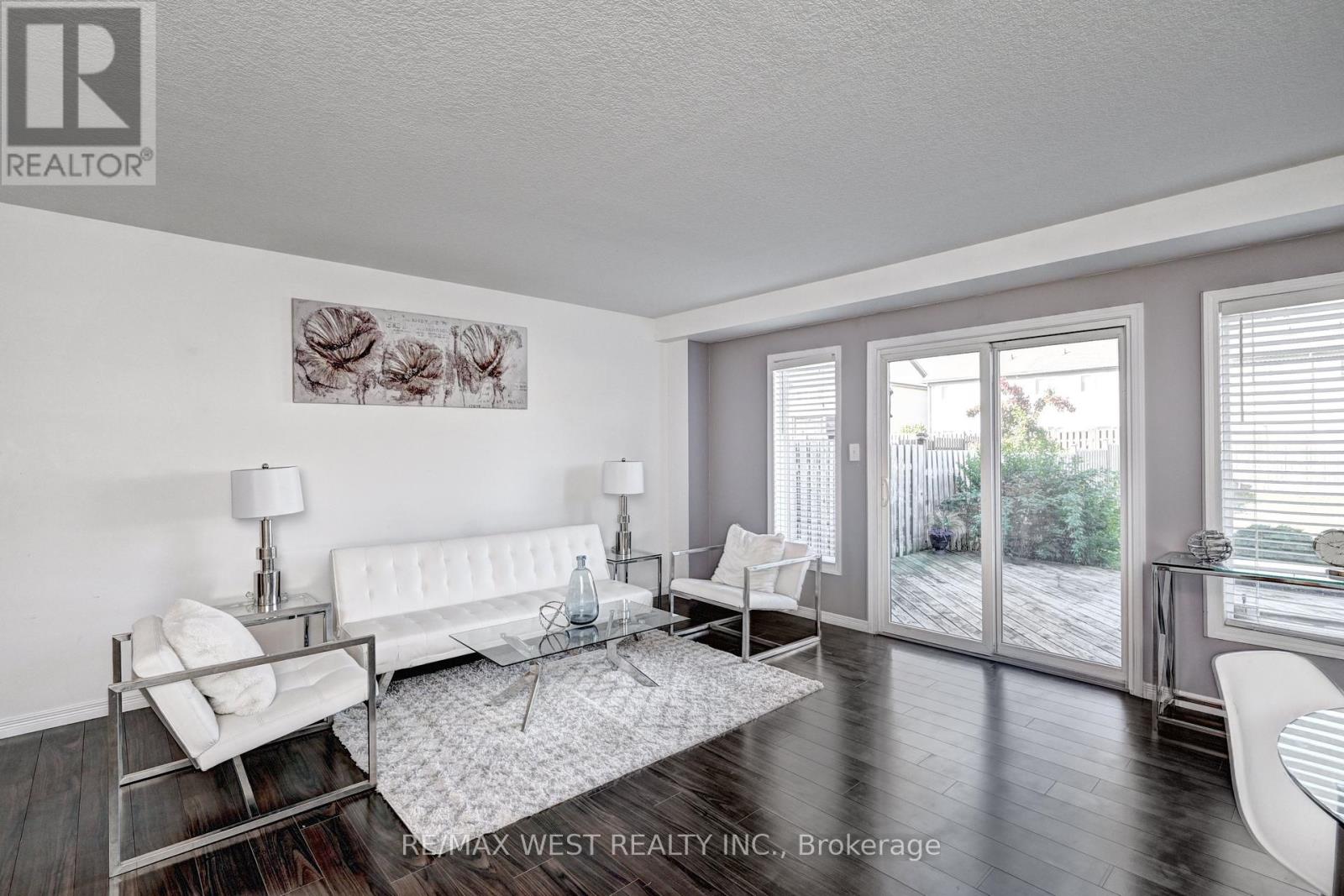21 Machado Street, Kitchener, Ontario  N2R 0C1 - Photo 6 - X12421277