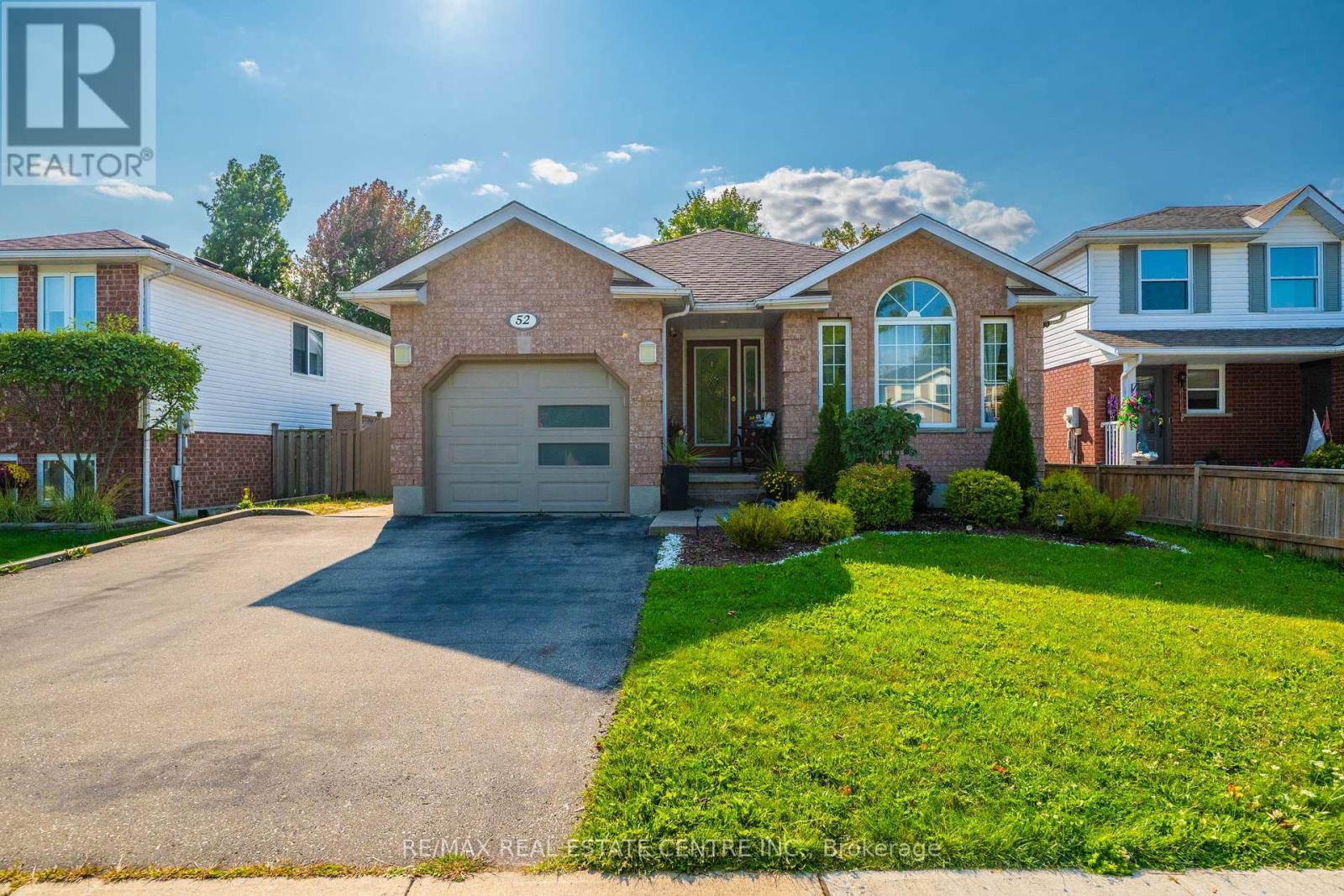52 Dawn Crescent, Cambridge, Ontario  N3C 4A9 - Photo 1 - X12421308