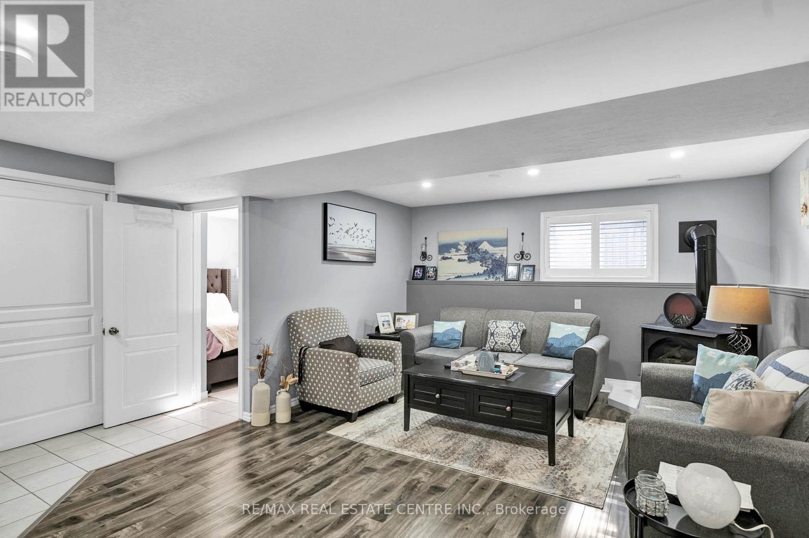 52 Dawn Crescent, Cambridge, Ontario  N3C 4A9 - Photo 29 - X12421308