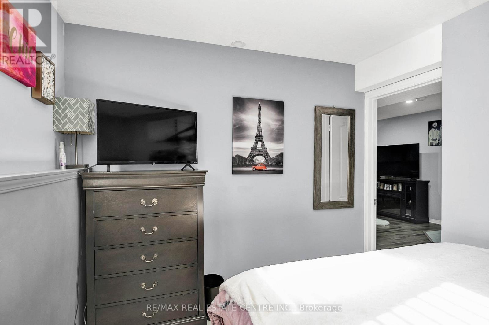 52 Dawn Crescent, Cambridge, Ontario  N3C 4A9 - Photo 32 - X12421308