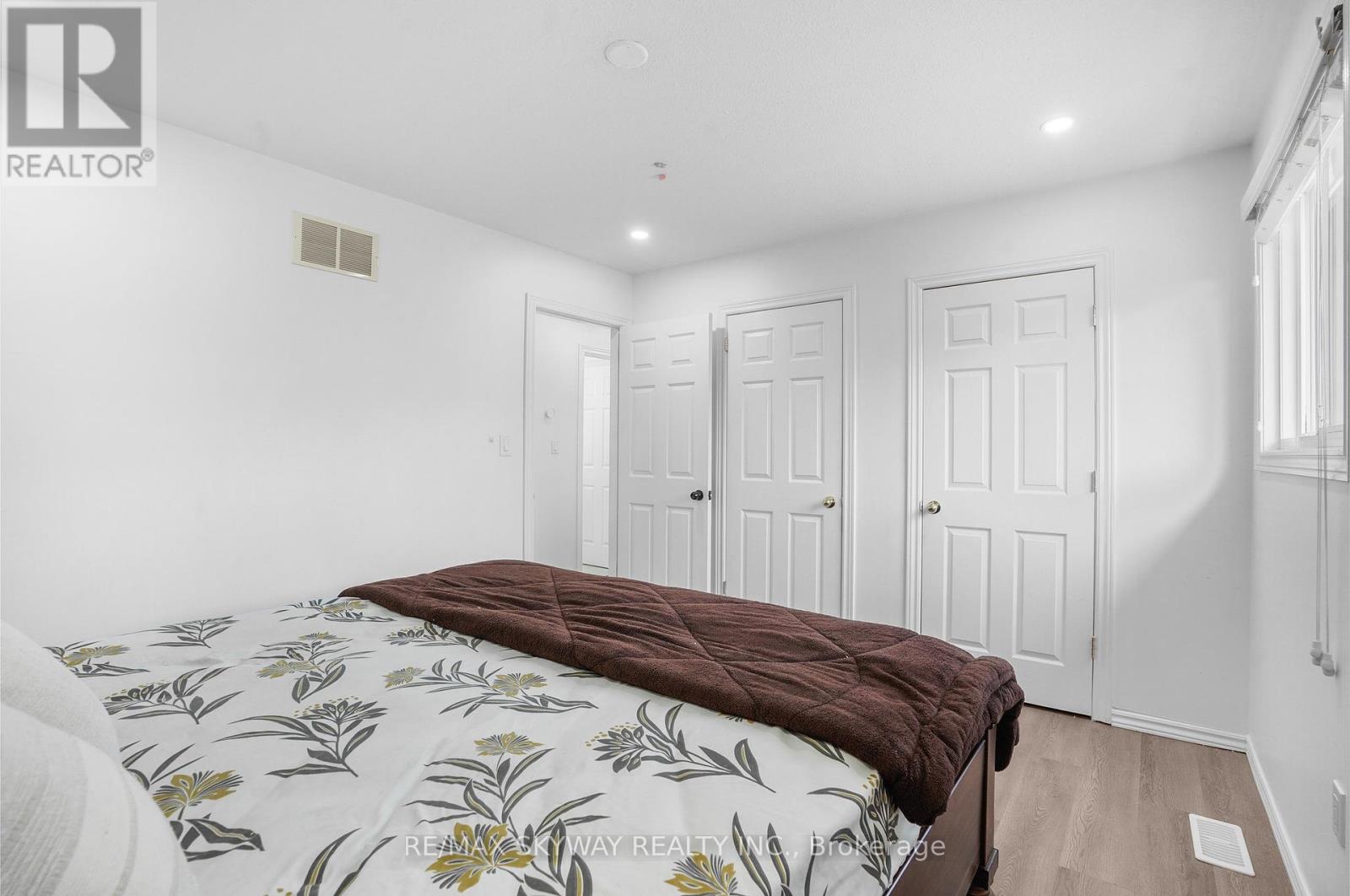 8 Bradley Lane, Brant, Ontario  N3T 6R5 - Photo 20 - X12421336