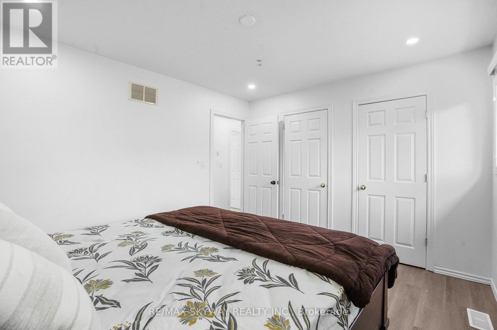 8 Bradley Lane, Brant, Ontario  N3T 6R5 - Photo 21 - X12421336