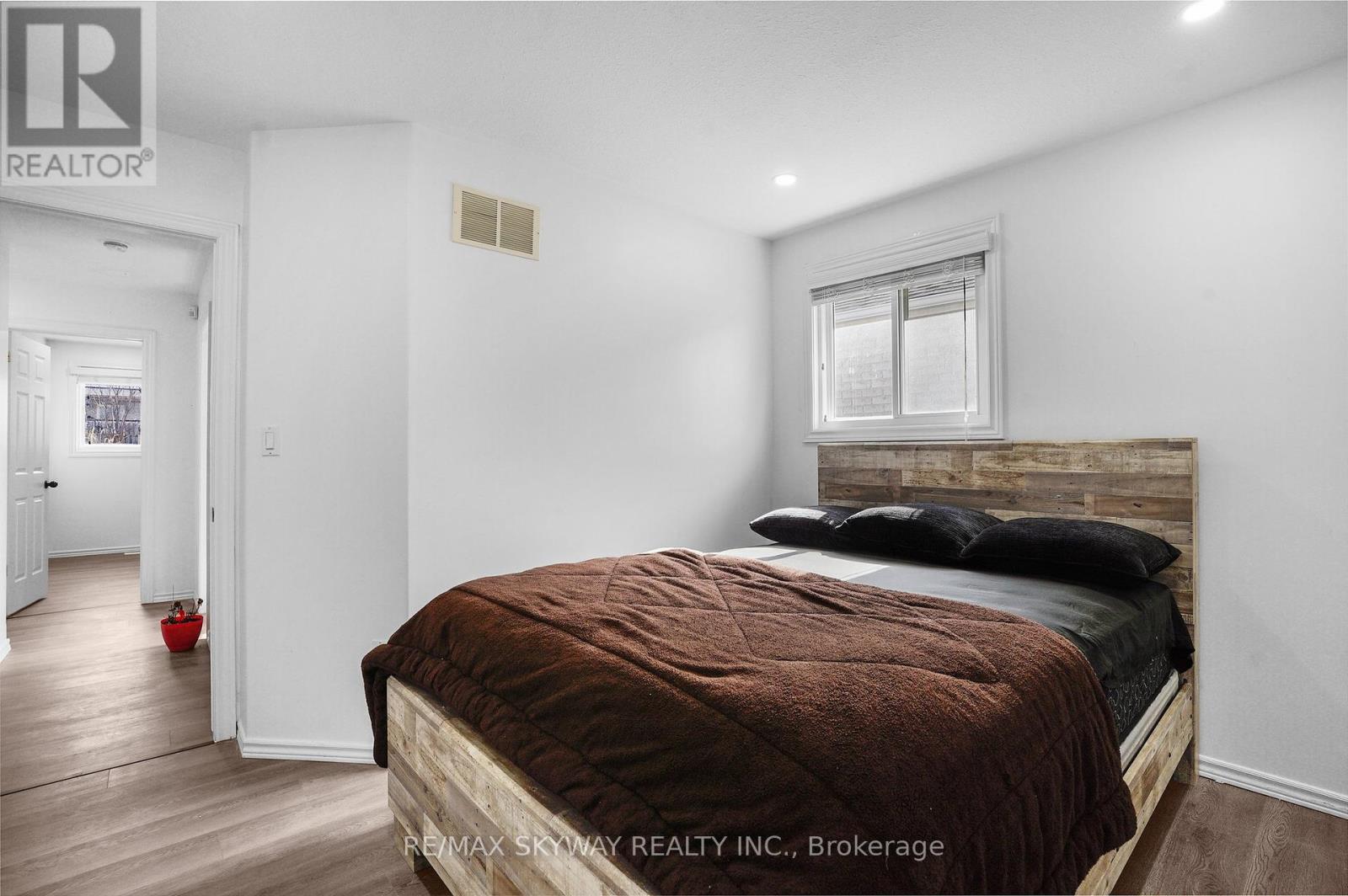 8 Bradley Lane, Brant, Ontario  N3T 6R5 - Photo 32 - X12421336
