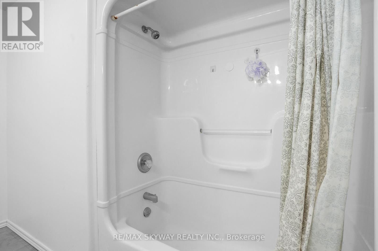 8 Bradley Lane, Brant, Ontario  N3T 6R5 - Photo 36 - X12421336