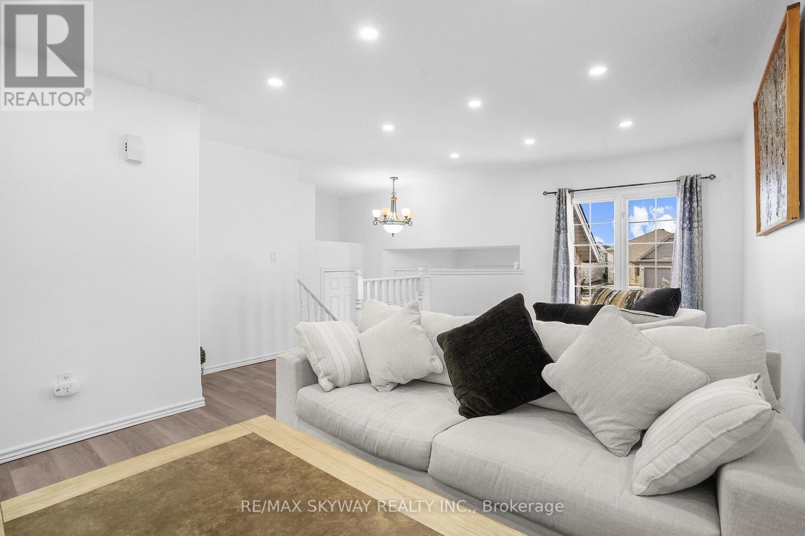 8 Bradley Lane, Brant, Ontario  N3T 6R5 - Photo 7 - X12421336