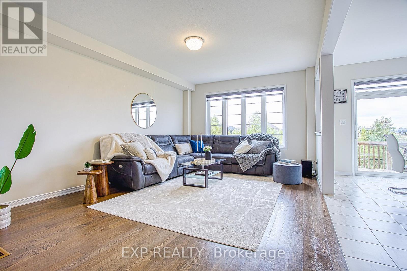 12 Midhurst Heights, Hamilton, Ontario  L8J 0K9 - Photo 11 - X12421341