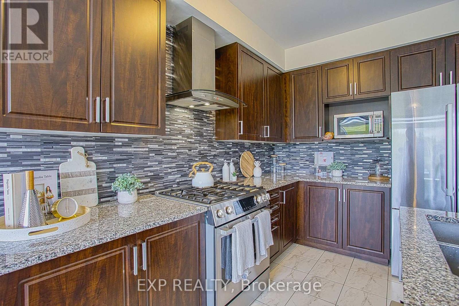 12 Midhurst Heights, Hamilton, Ontario  L8J 0K9 - Photo 18 - X12421341