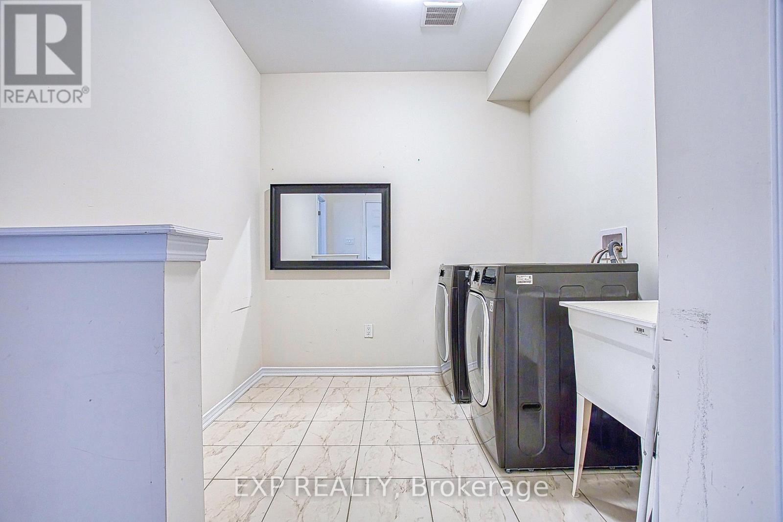12 Midhurst Heights, Hamilton, Ontario  L8J 0K9 - Photo 33 - X12421341