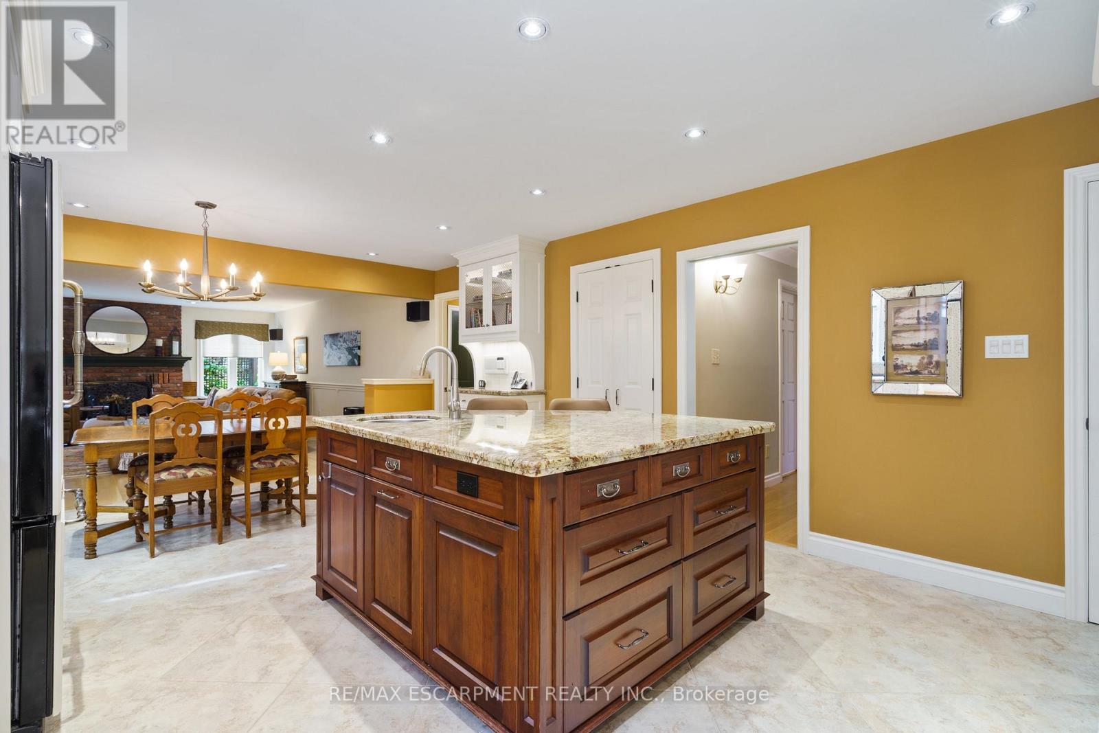 373 Brookview Court, Hamilton, Ontario  L9G 4E6 - Photo 15 - X12421361