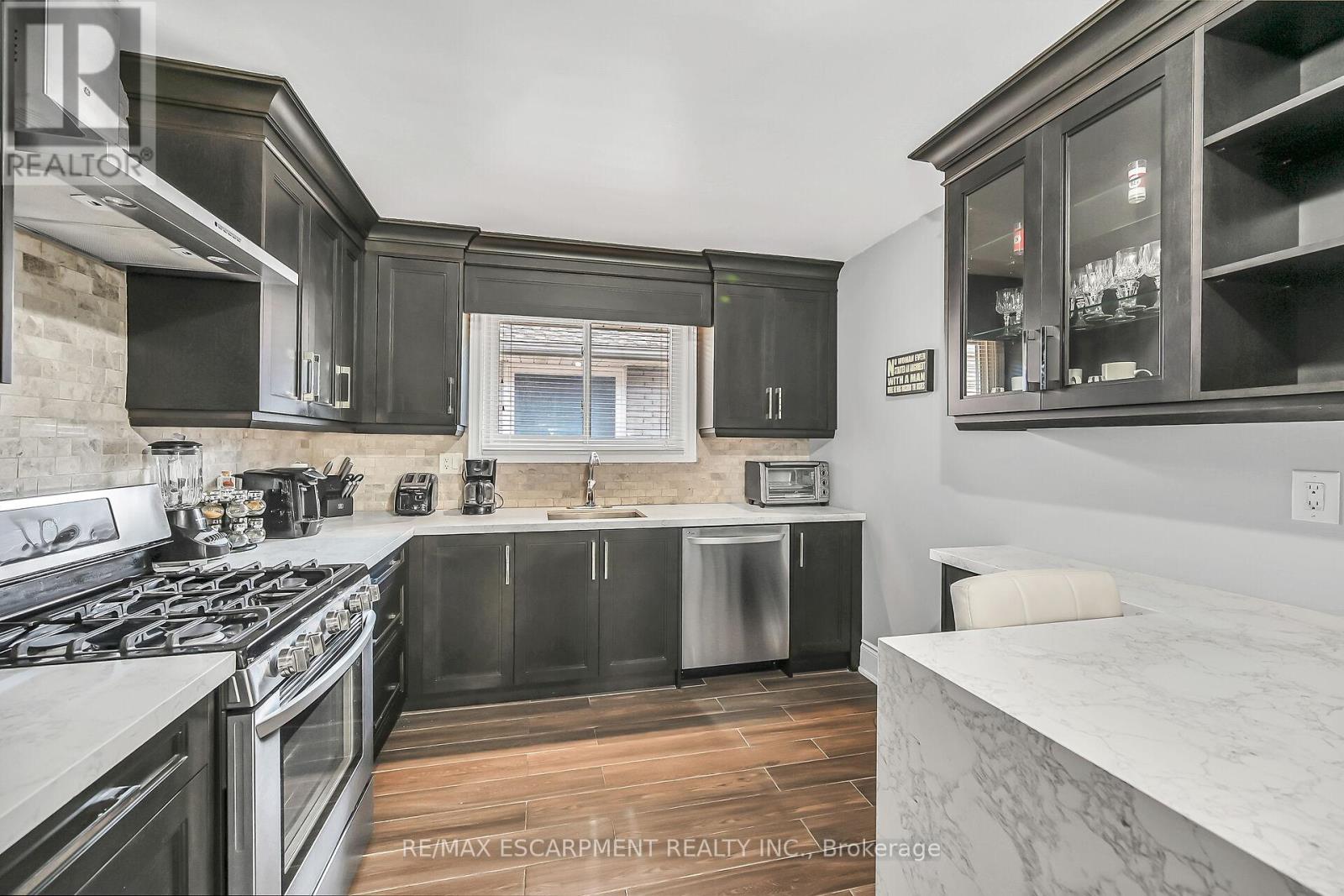 28 Tara Court, Hamilton, Ontario  L8K 6E6 - Photo 14 - X12421415