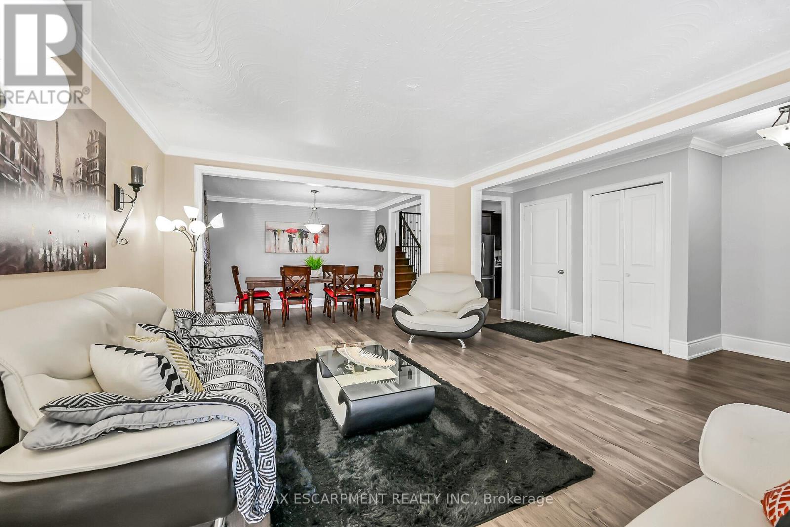 28 Tara Court, Hamilton, Ontario  L8K 6E6 - Photo 6 - X12421415