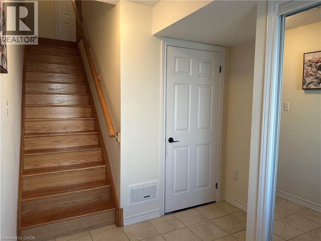 7 Hiscott Drive, Waterdown, Ontario  L8B 0A2 - Photo 3 - 40767045