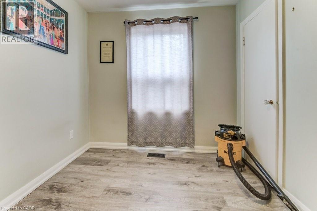 241 Neilson Avenue, Waterloo, Ontario  N2J 2M2 - Photo 13 - 40772777