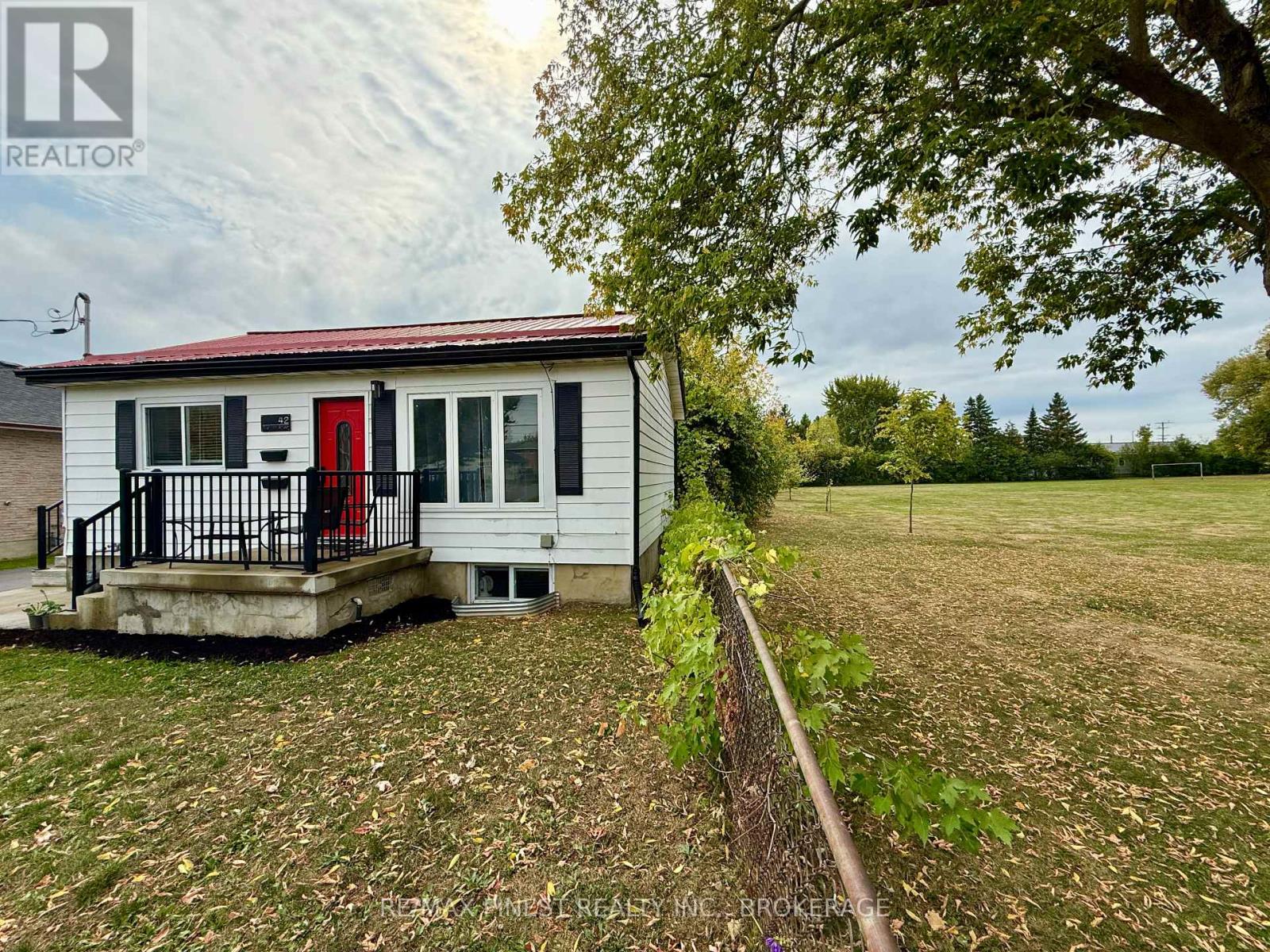 42 Drennan Street, Kingston, Ontario  K7K 2S1 - Photo 2 - X12421515