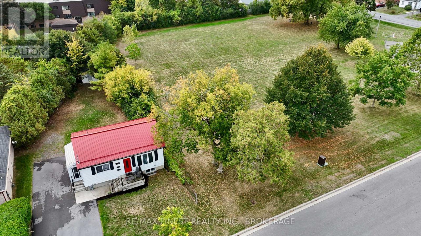 42 Drennan Street, Kingston, Ontario  K7K 2S1 - Photo 3 - X12421515