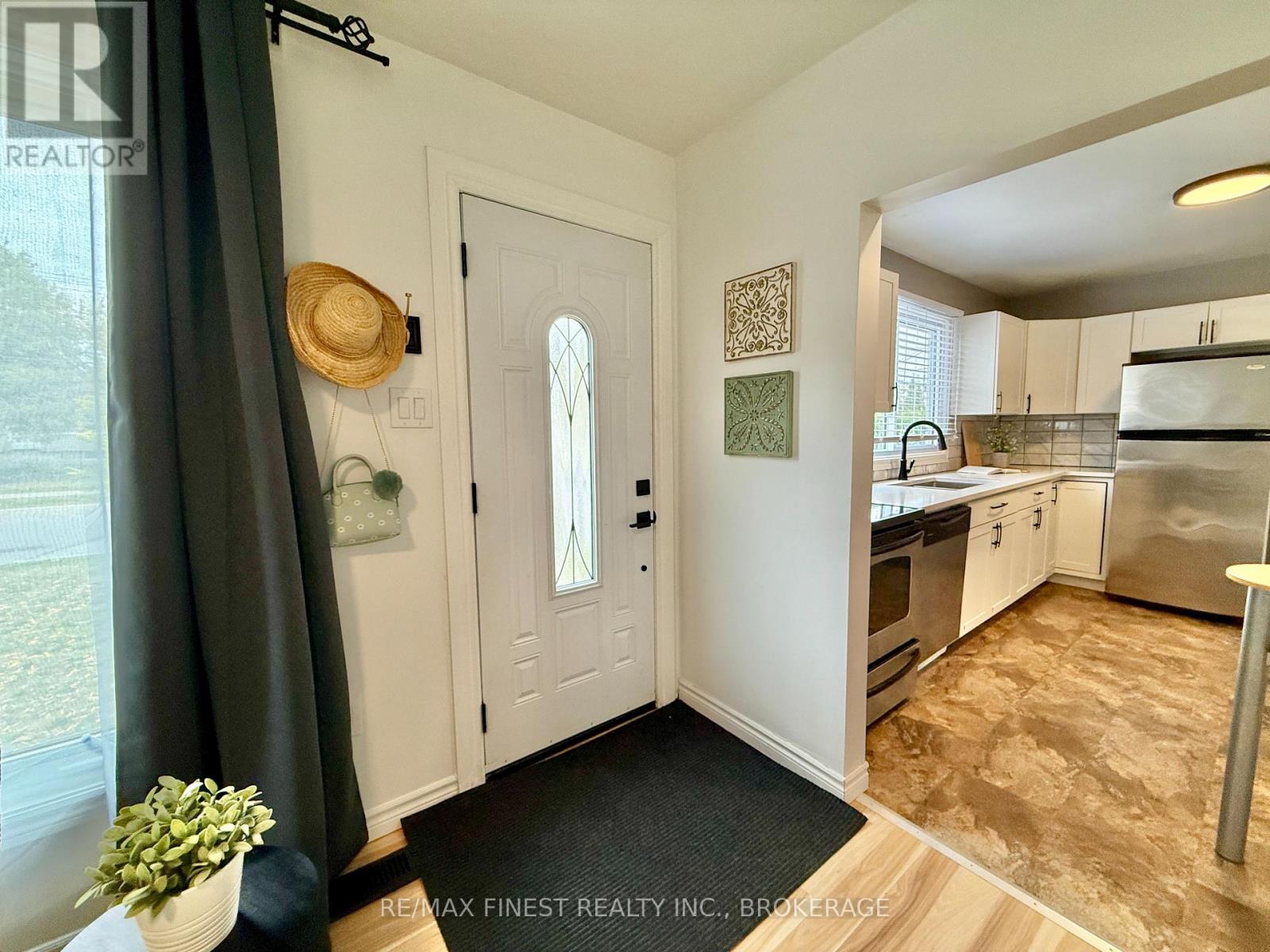42 Drennan Street, Kingston, Ontario  K7K 2S1 - Photo 6 - X12421515