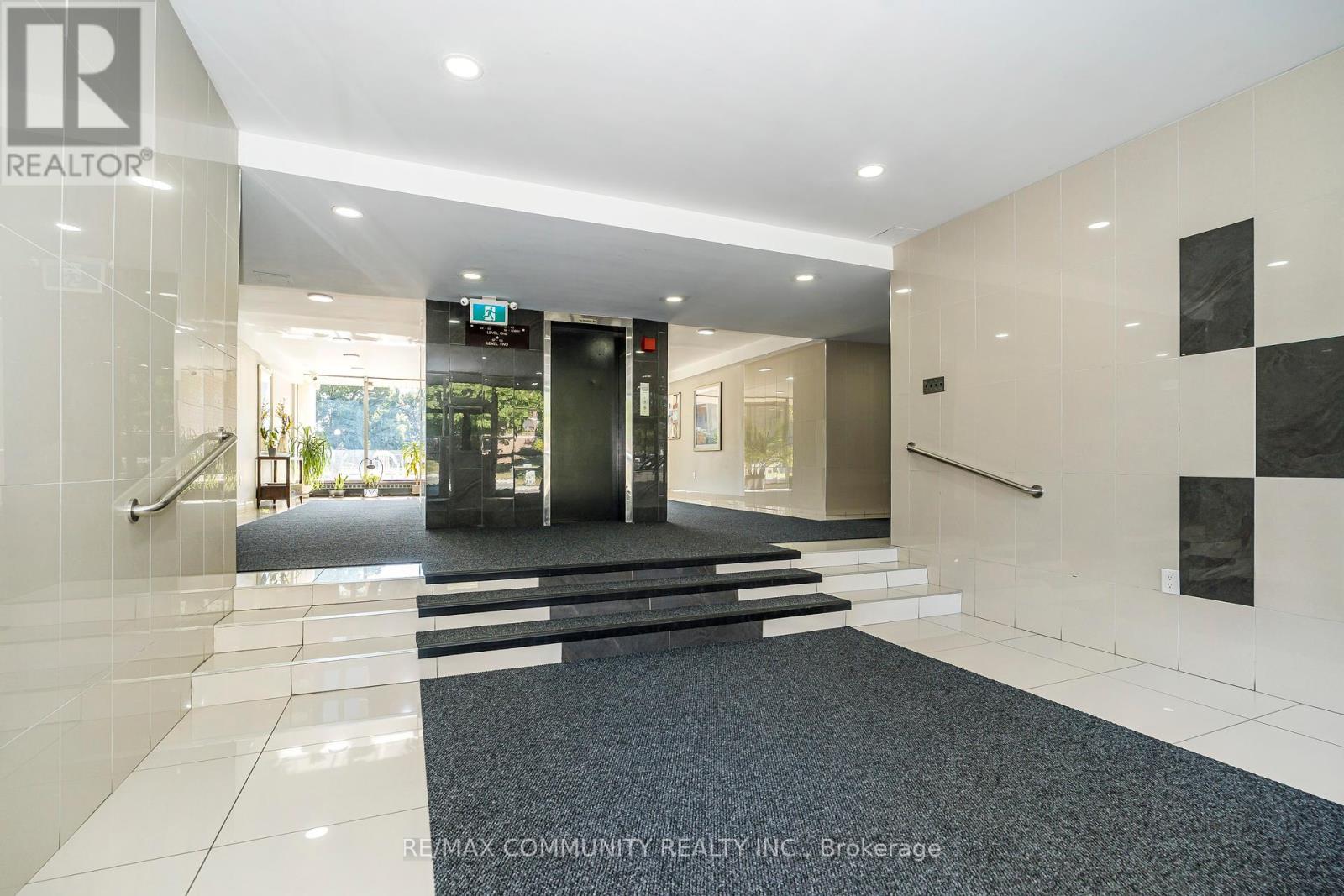 9 - 1624 Bloor Street, Mississauga, Ontario  L4X 2S2 - Photo 4 - W12420334