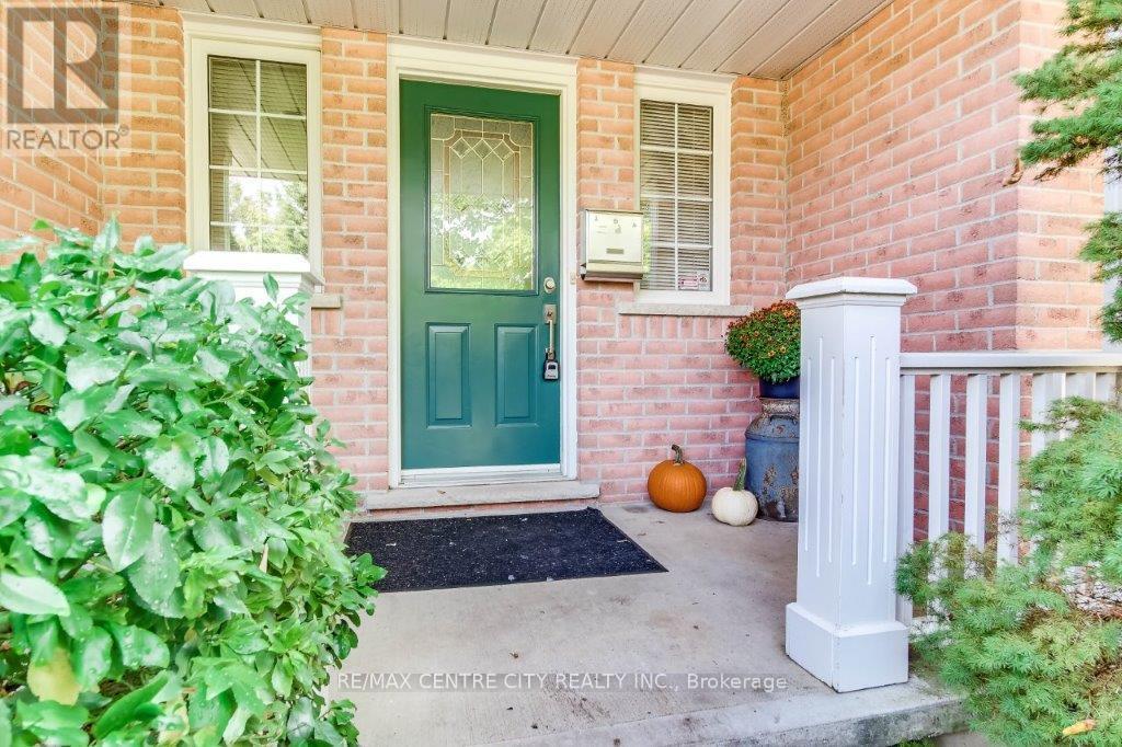 26 Symphony Court, Central Elgin, Ontario  N5P 4K1 - Photo 3 - X12421529