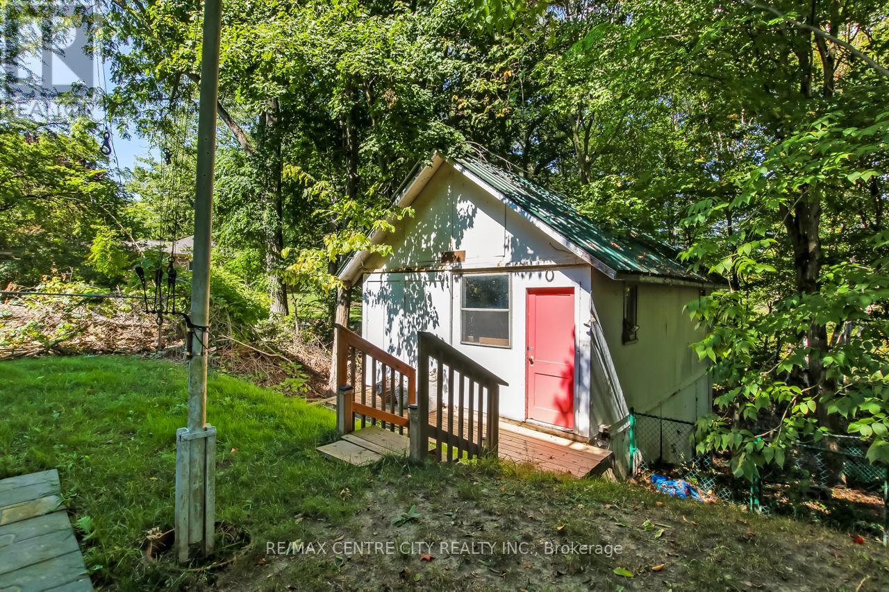 483 George Street, Central Elgin, Ontario  N5L 1H1 - Photo 18 - X12421544