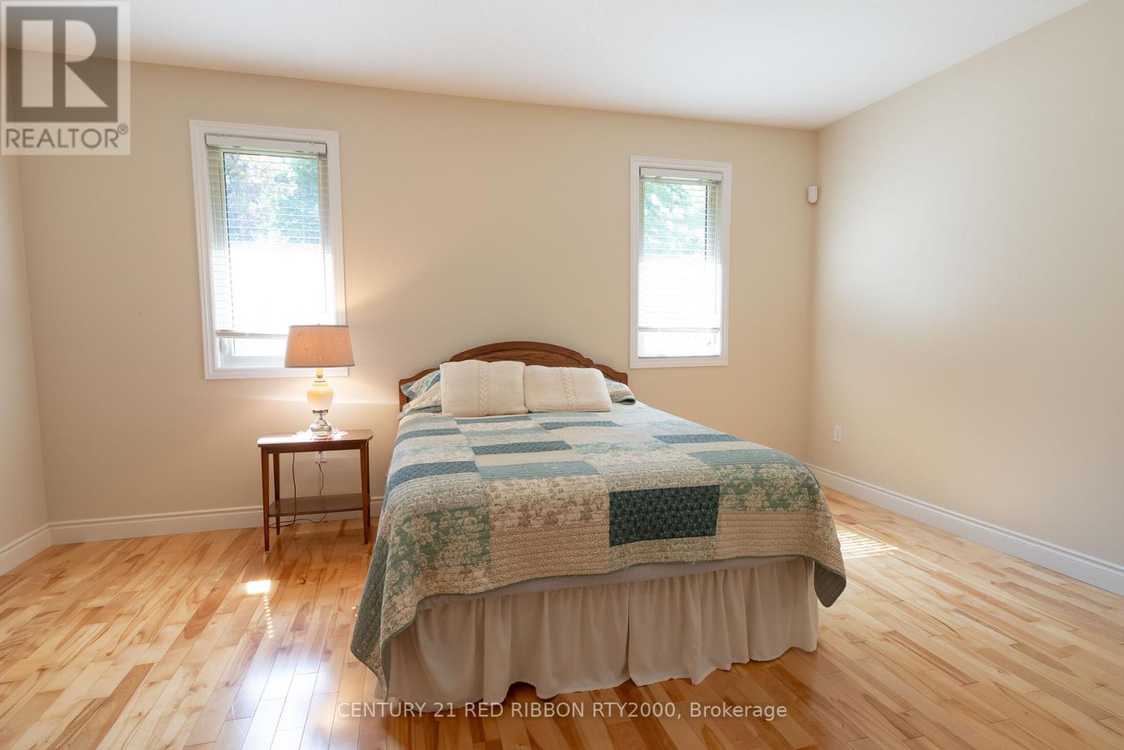 258 Deruiter Drive, Strathroy-Caradoc, Ontario  N7G 4H8 - Photo 17 - X12421640