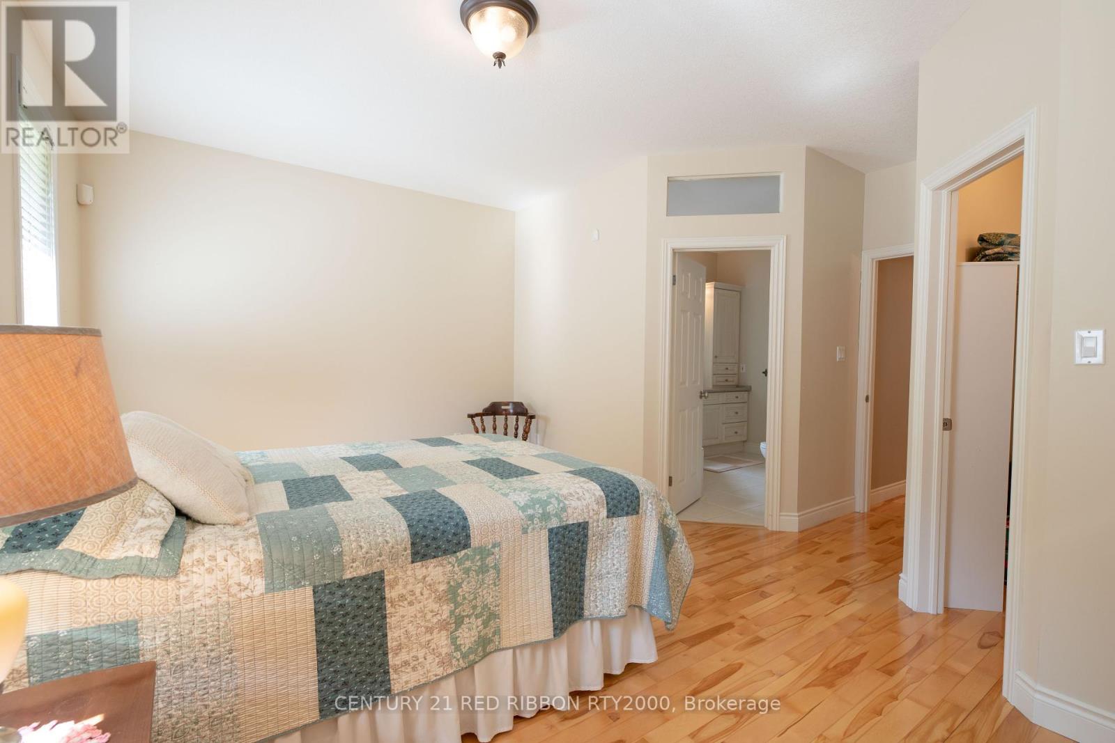 258 Deruiter Drive, Strathroy-Caradoc, Ontario  N7G 4H8 - Photo 19 - X12421640