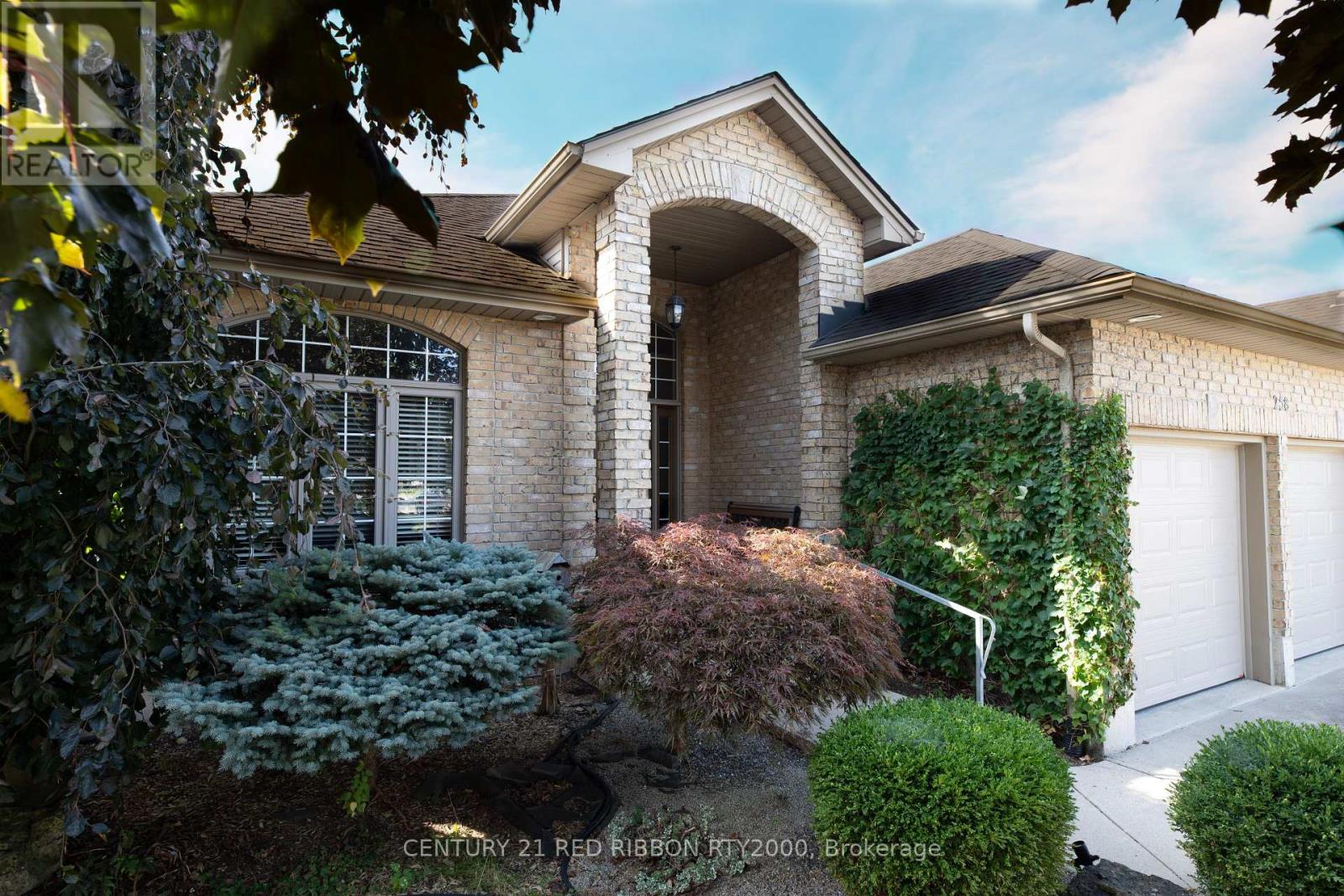 258 Deruiter Drive, Strathroy-Caradoc, Ontario  N7G 4H8 - Photo 2 - X12421640