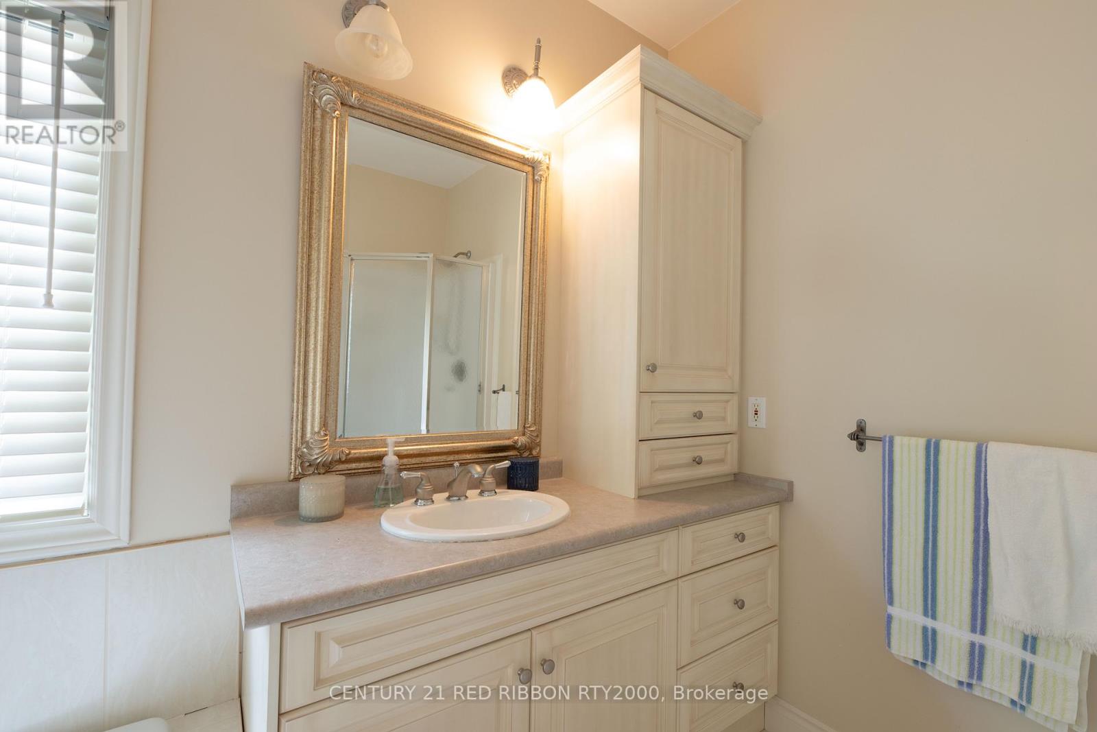 258 Deruiter Drive, Strathroy-Caradoc, Ontario  N7G 4H8 - Photo 21 - X12421640