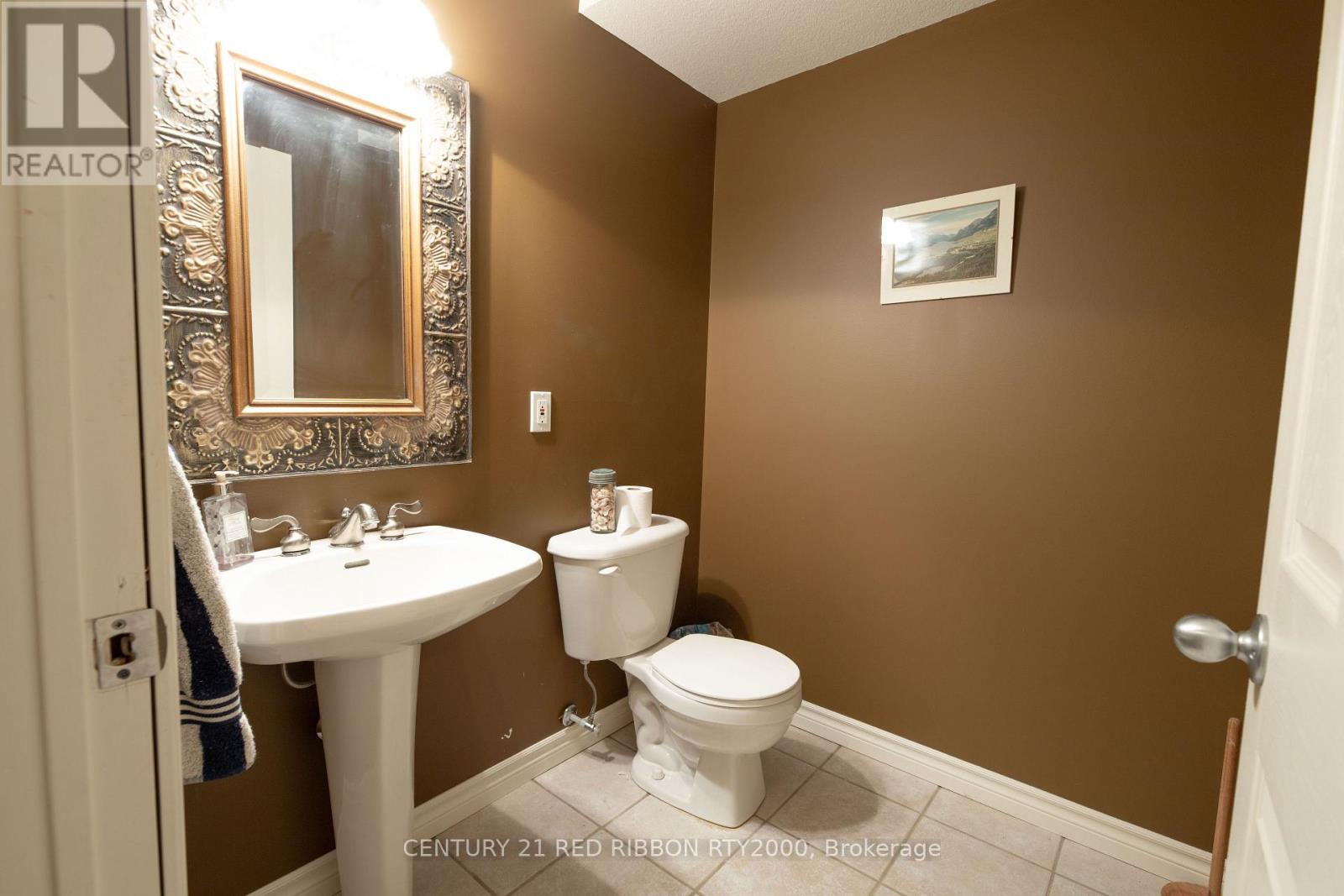 258 Deruiter Drive, Strathroy-Caradoc, Ontario  N7G 4H8 - Photo 37 - X12421640