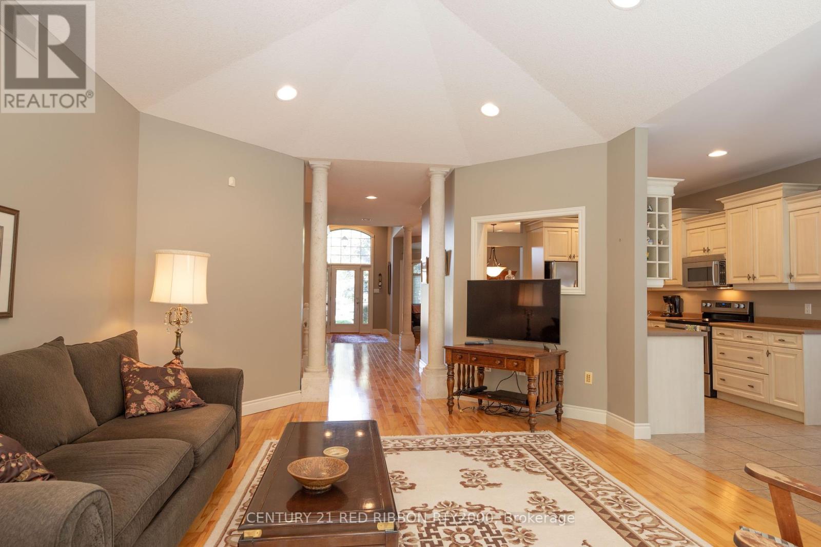 258 Deruiter Drive, Strathroy-Caradoc, Ontario  N7G 4H8 - Photo 7 - X12421640
