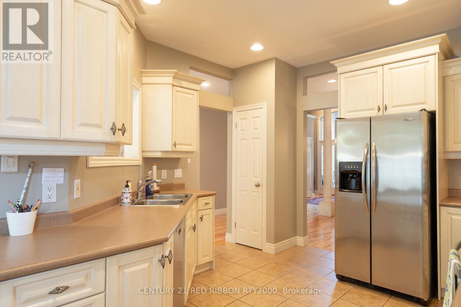 258 Deruiter Drive, Strathroy-Caradoc, Ontario  N7G 4H8 - Photo 9 - X12421640