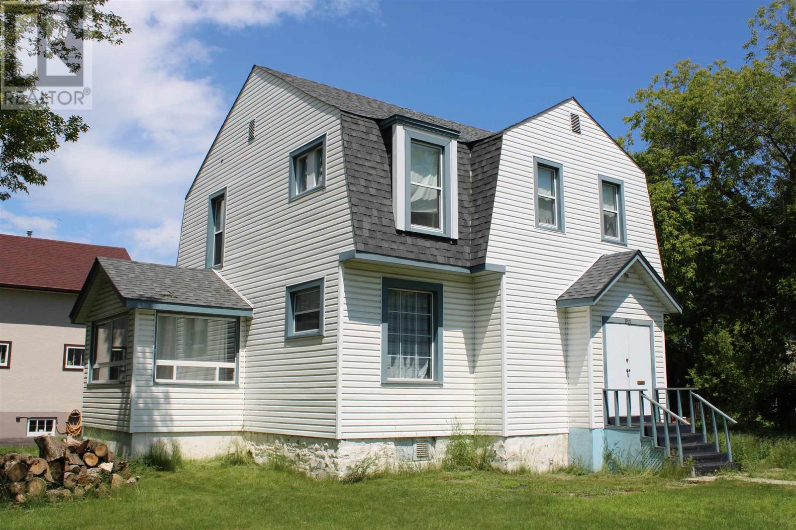 811 Isabella St E, Thunder Bay, Ontario  P7E 5B3 - Photo 1 - TB252720