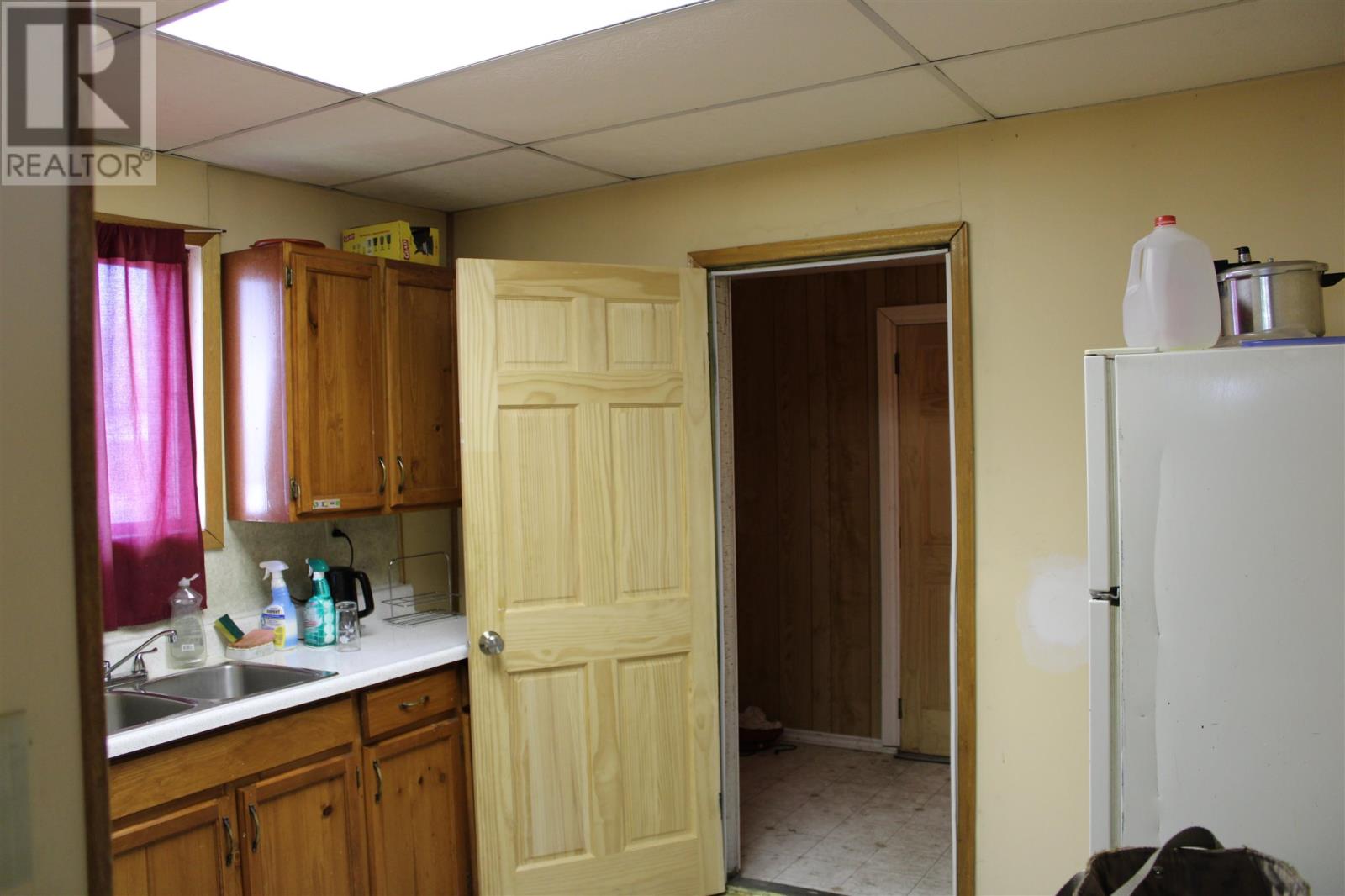 811 Isabella St E, Thunder Bay, Ontario  P7E 5B3 - Photo 9 - TB252720